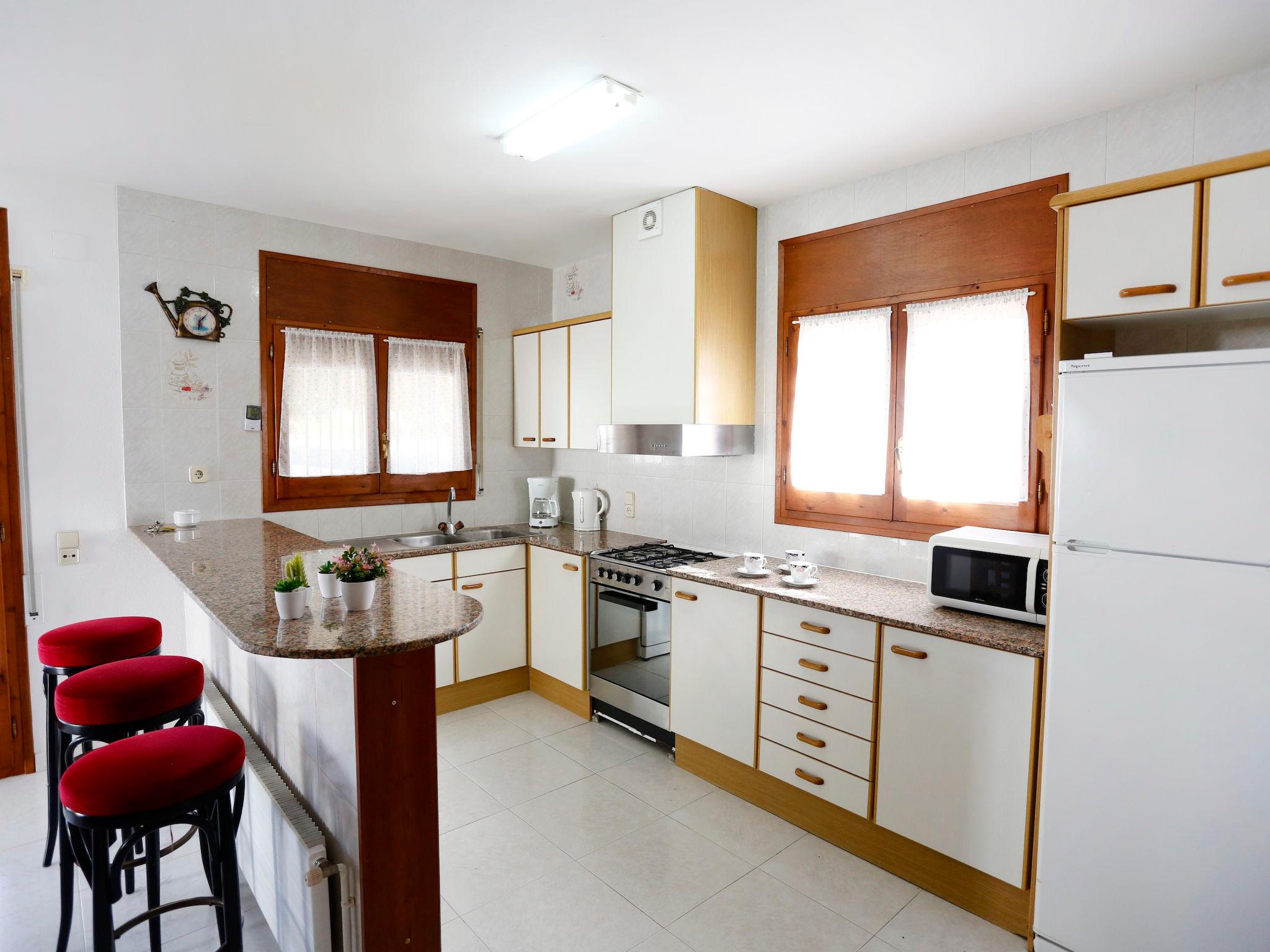 Photo 12 - 4 bedroom House in Deltebre with private pool and garden