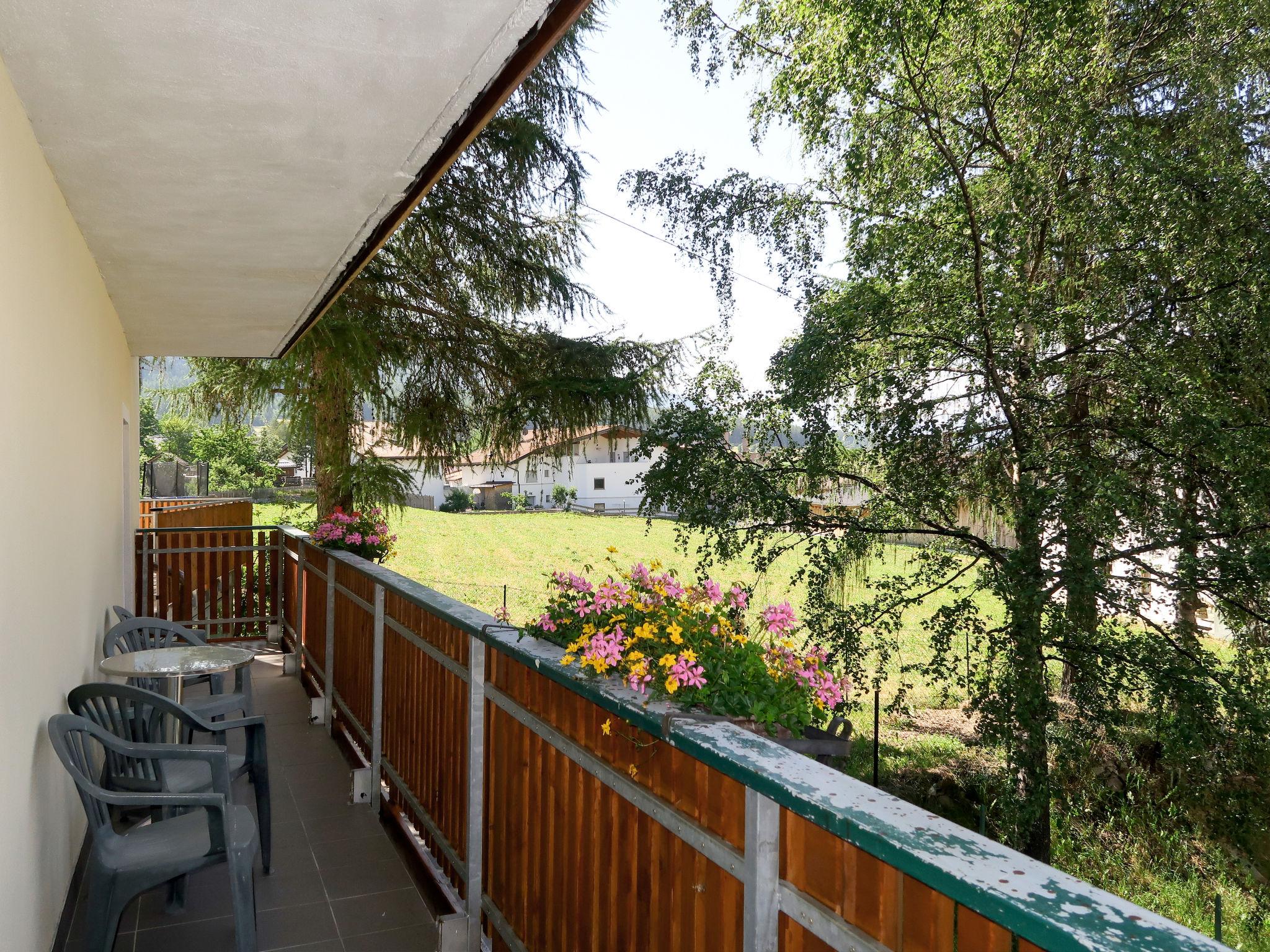Foto 2 - Apartamento de 3 habitaciones en Graun im Vinschgau con terraza y vistas a la montaña