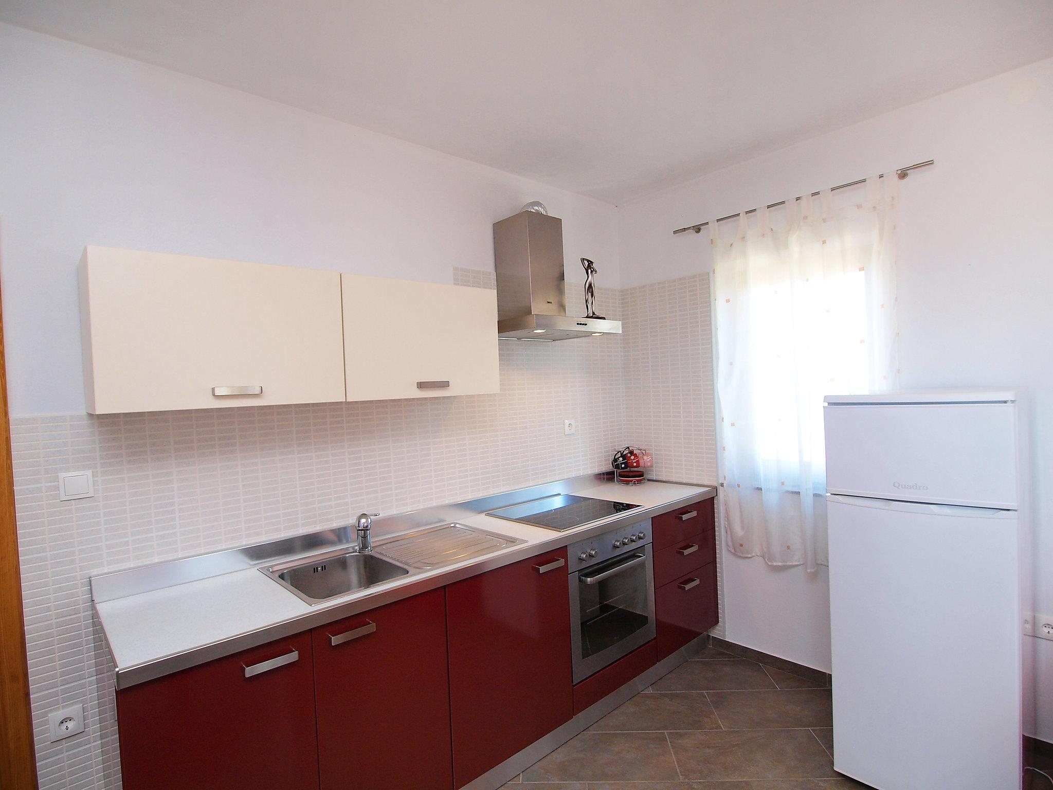 Photo 6 - 2 bedroom Apartment in Pakoštane with swimming pool and sea view