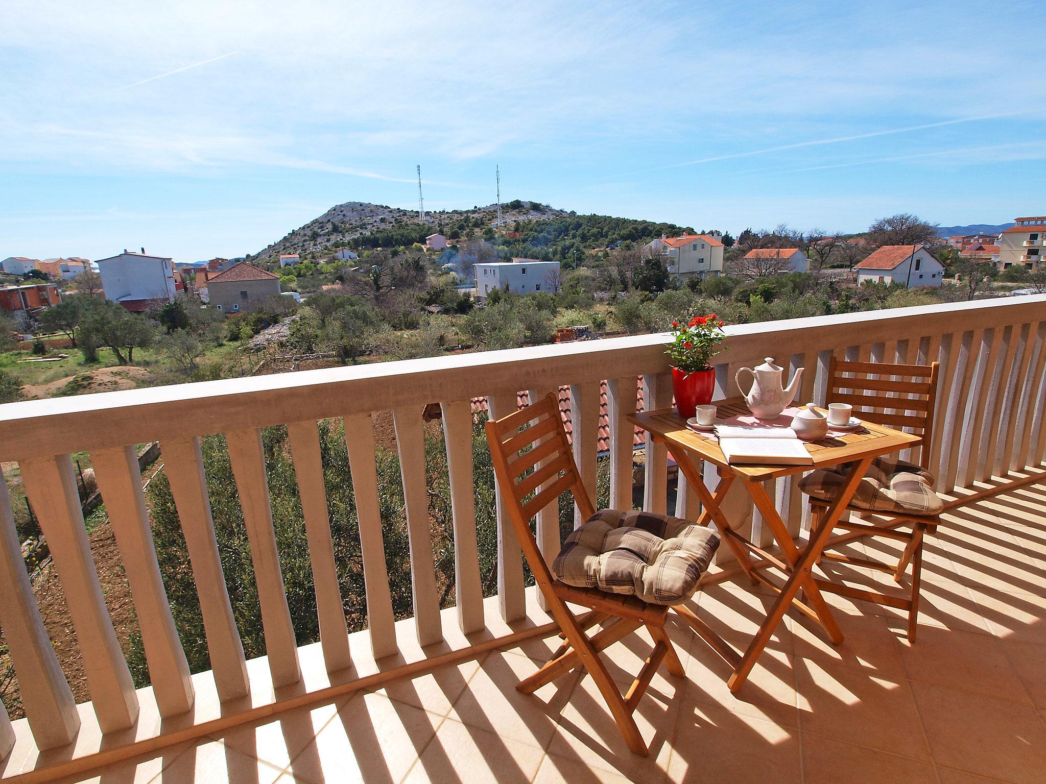 Photo 4 - 2 bedroom Apartment in Pakoštane with swimming pool and sea view