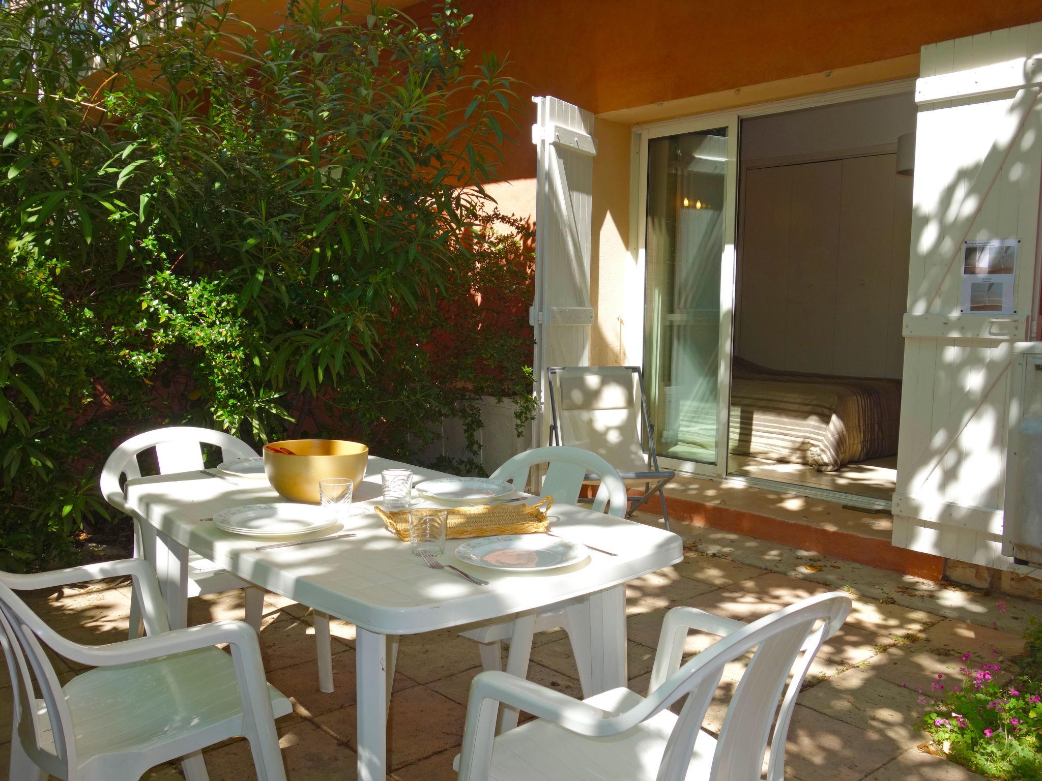 Photo 2 - 1 bedroom Apartment in La Ciotat with garden and sea view