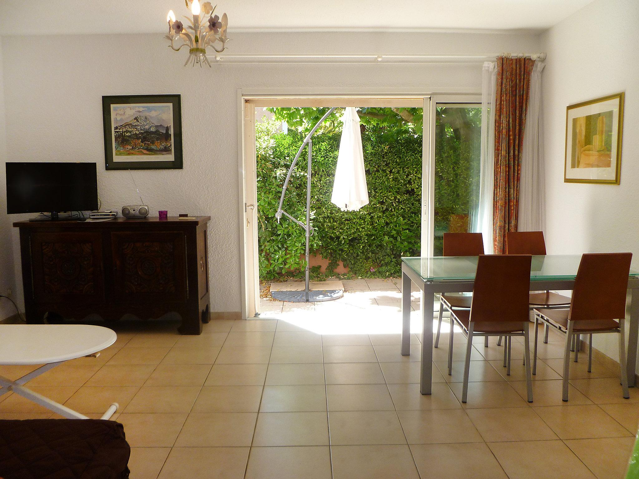 Photo 4 - 1 bedroom Apartment in La Ciotat with garden and sea view