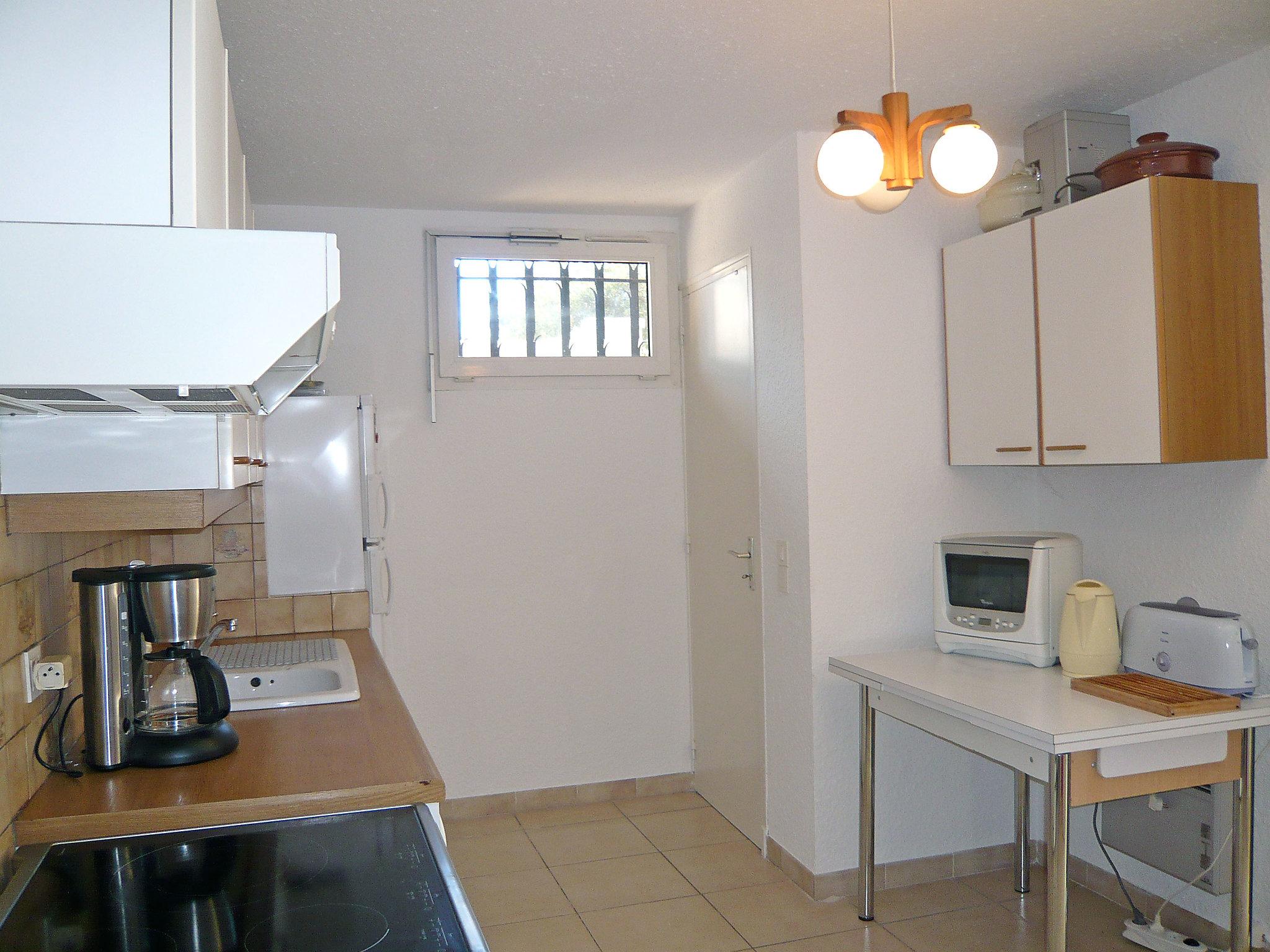 Photo 13 - 1 bedroom Apartment in La Ciotat with garden and sea view