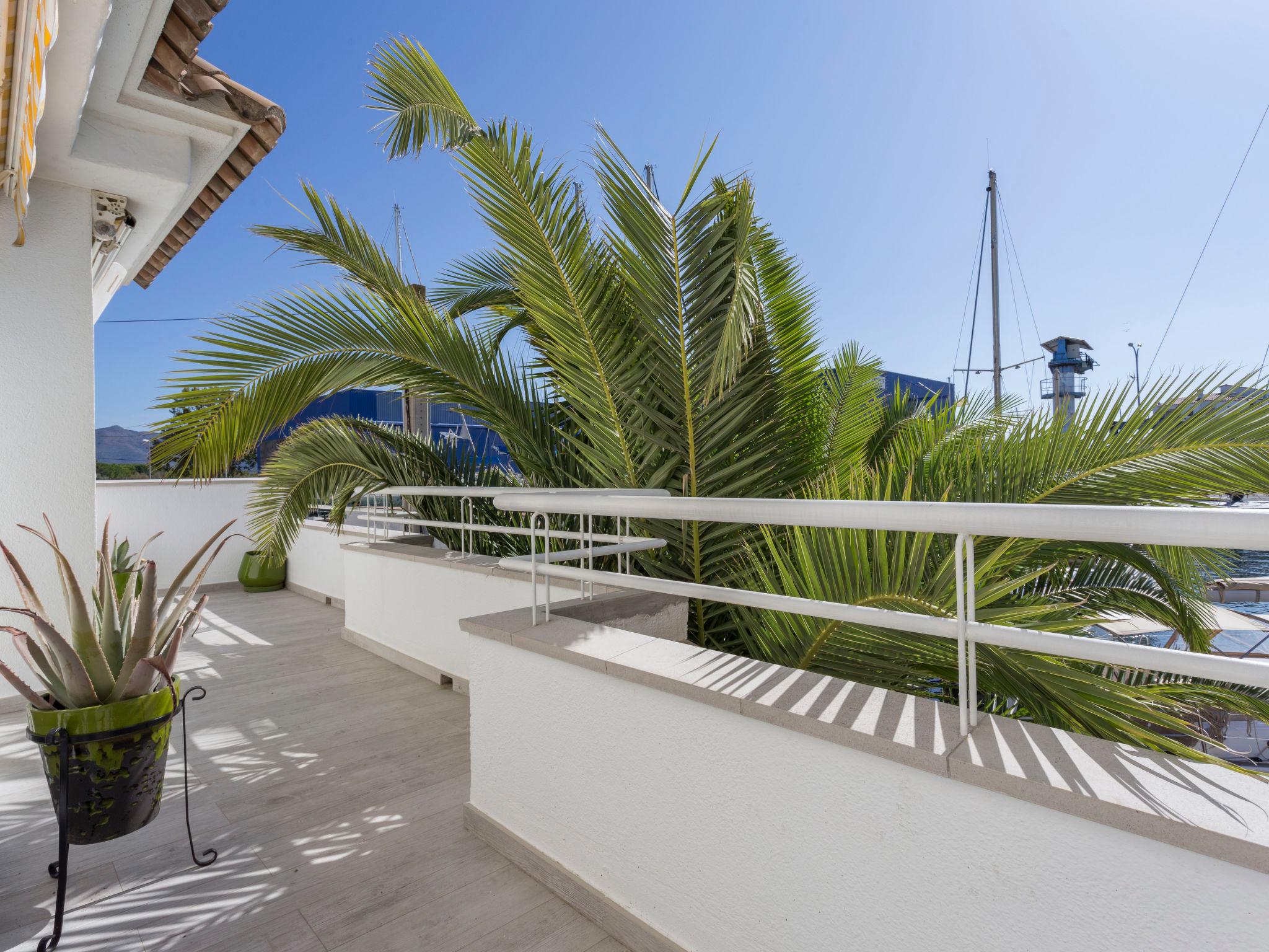 Foto 27 - Apartamento de 2 habitaciones en Castelló d'Empúries con terraza y vistas al mar