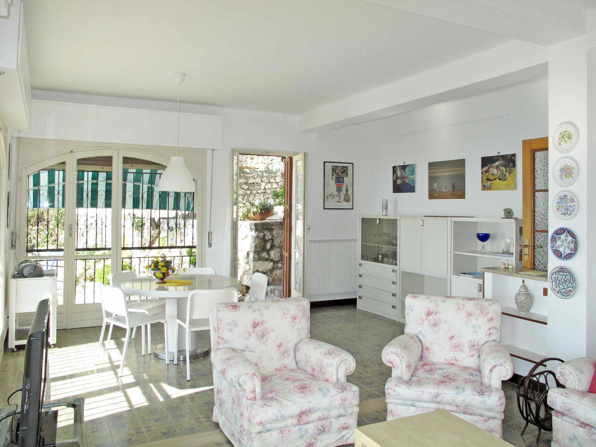 Photo 2 - 2 bedroom Apartment in Ventimiglia with garden and terrace