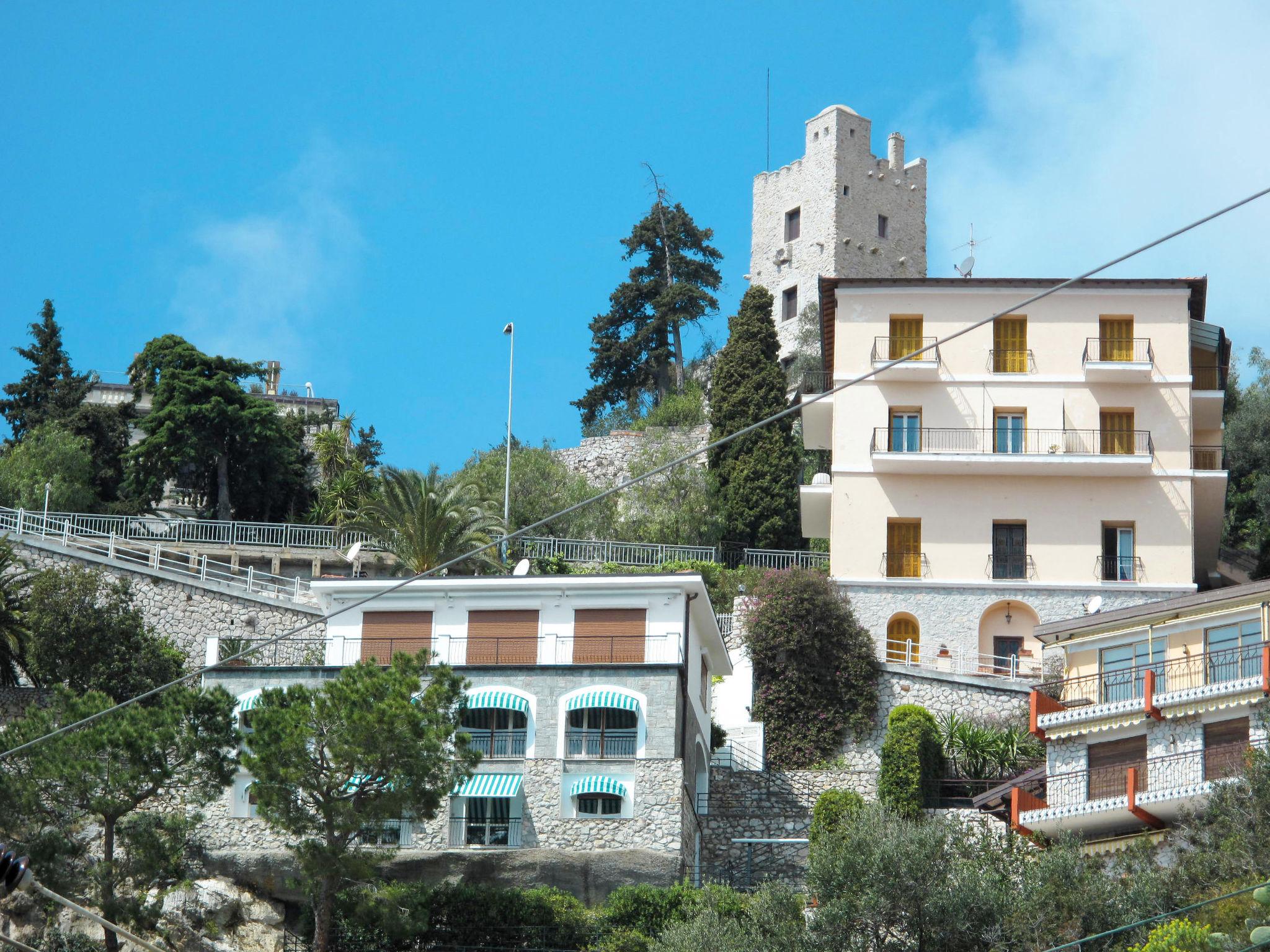 Foto 15 - Apartamento de 2 habitaciones en Ventimiglia con terraza y vistas al mar