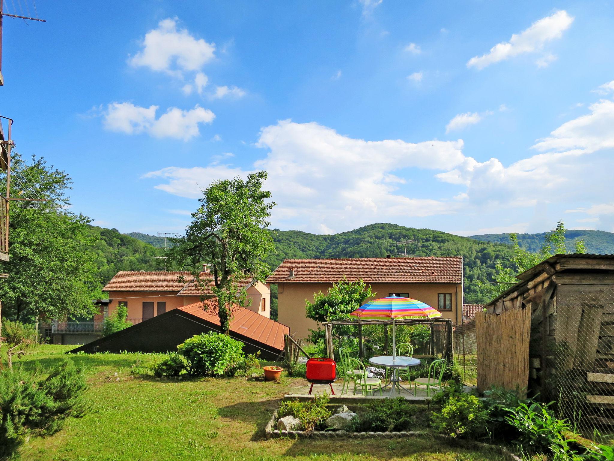 Photo 2 - Maison de 1 chambre à Armeno avec jardin et vues sur la montagne