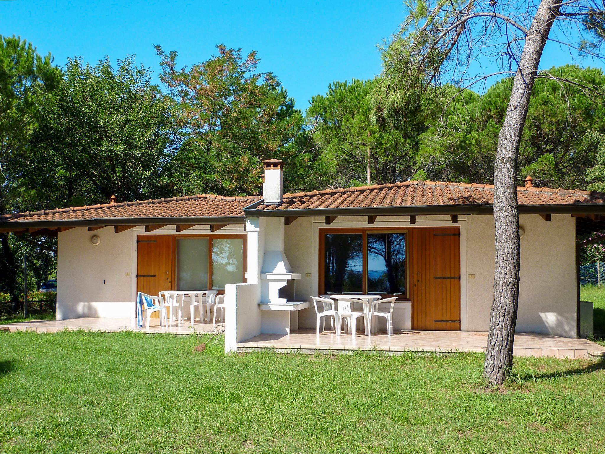 Foto 3 - Casa de 2 habitaciones en Aquileia con piscina y vistas al mar
