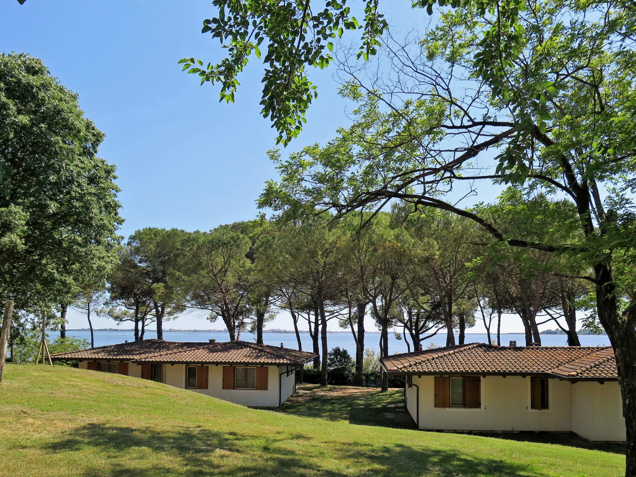 Photo 1 - Maison de 2 chambres à Aquilée avec piscine et vues à la mer