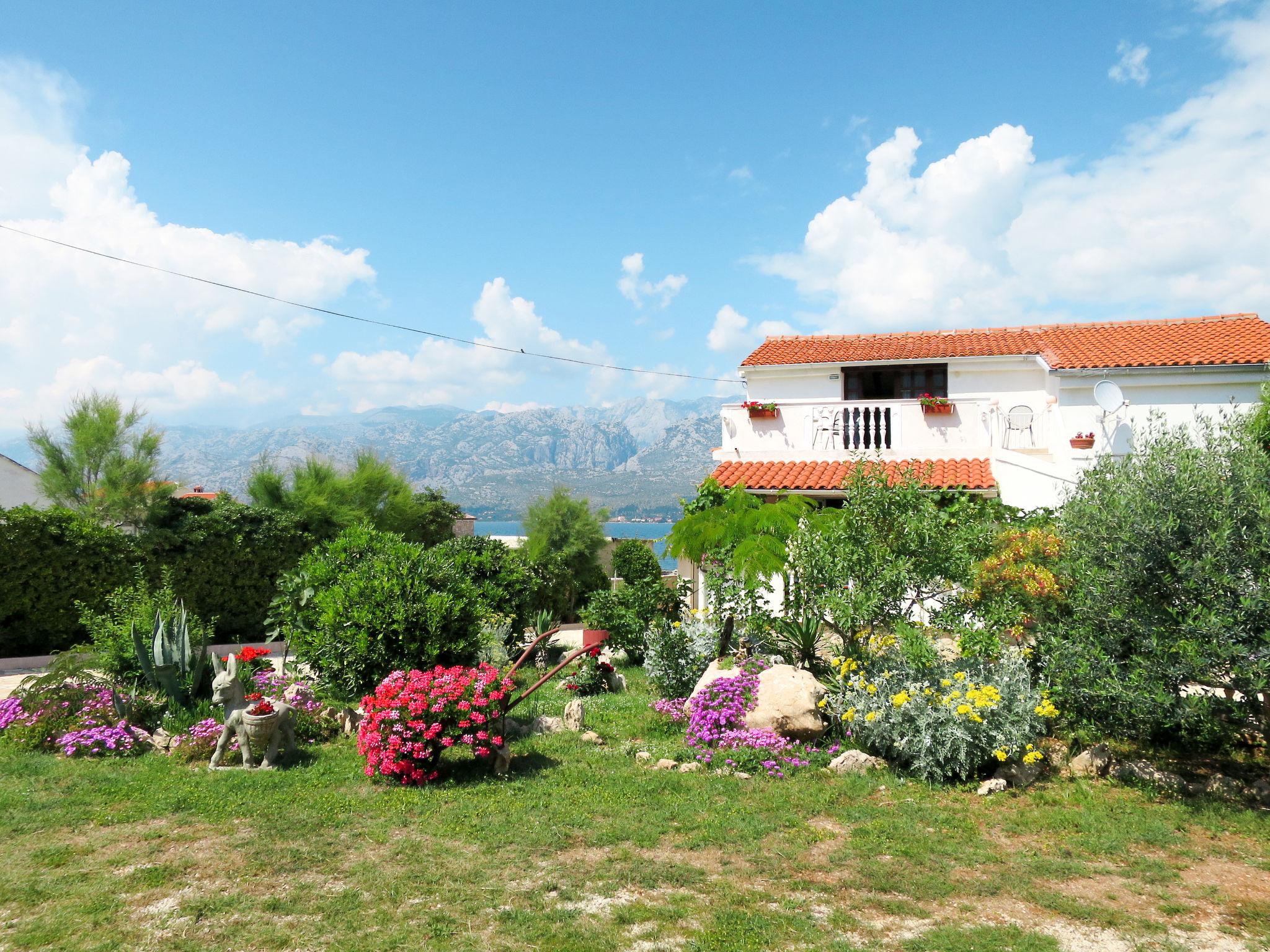 Foto 16 - Apartamento de 2 quartos em Posedarje com terraço e vistas do mar