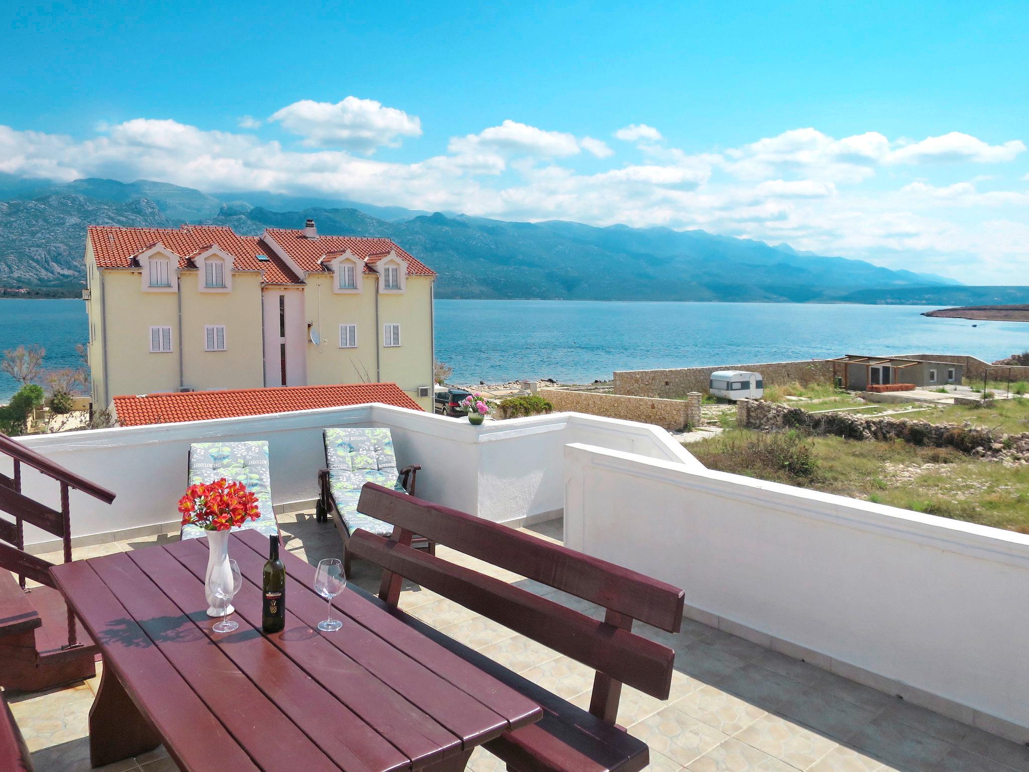 Photo 2 - Appartement de 2 chambres à Posedarje avec terrasse et vues à la mer