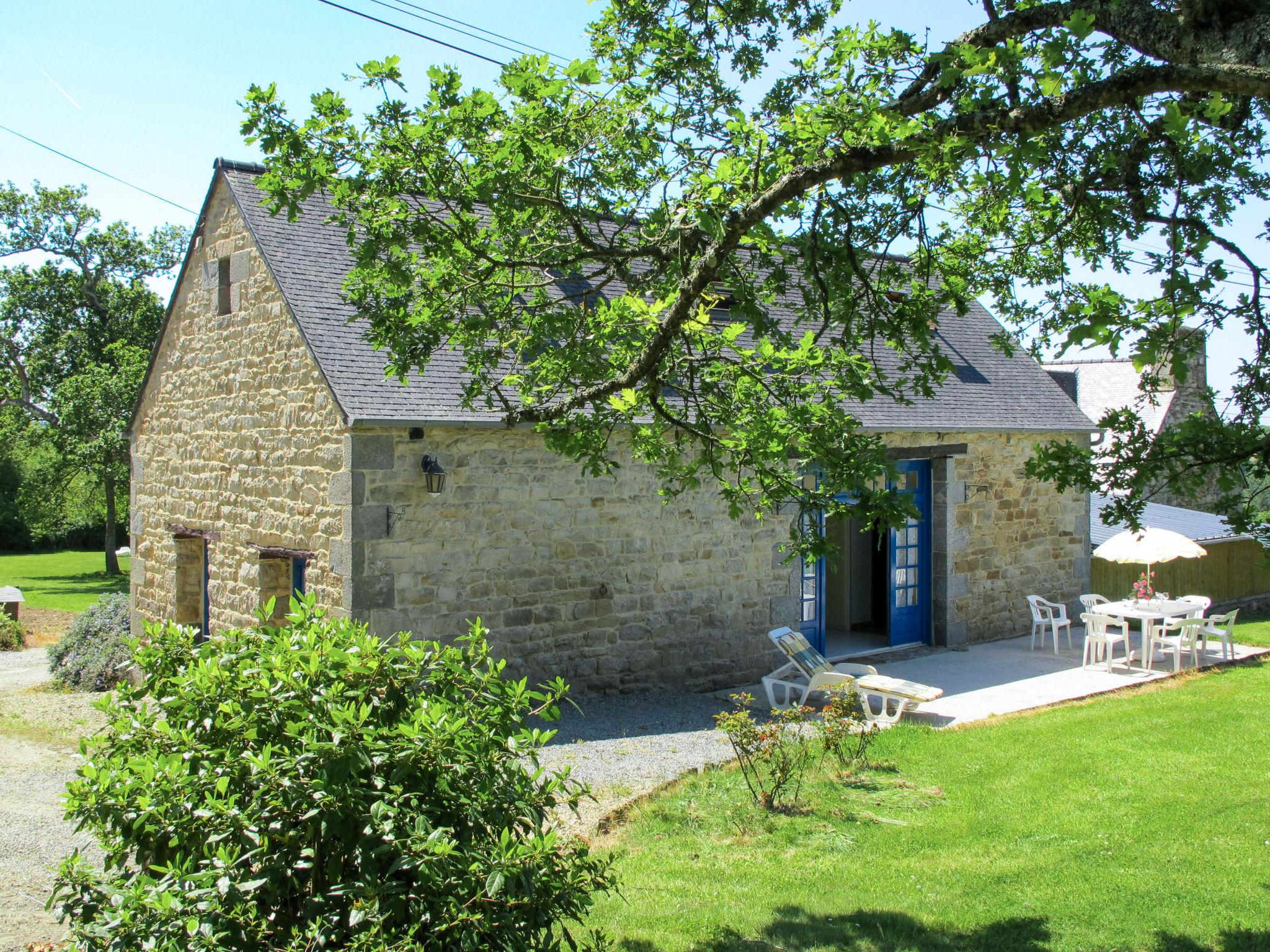 Foto 1 - Casa de 3 quartos em Plouzélambre com piscina privada e jardim