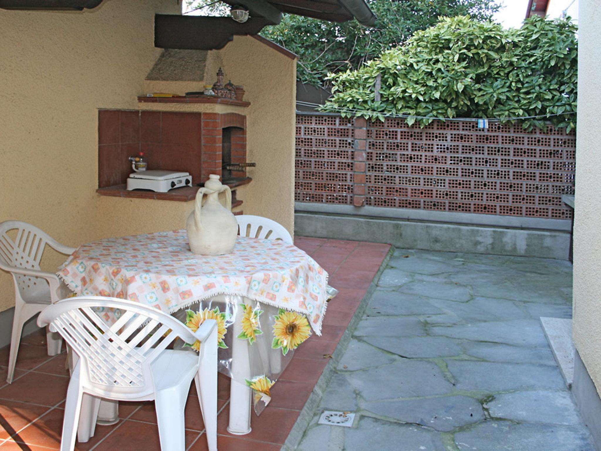 Photo 20 - Maison de 2 chambres à Forte dei Marmi avec jardin et terrasse