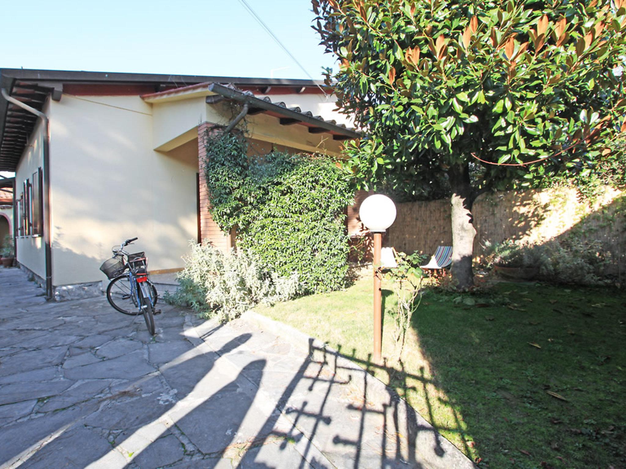 Foto 19 - Casa de 2 habitaciones en Forte dei Marmi con jardín y terraza