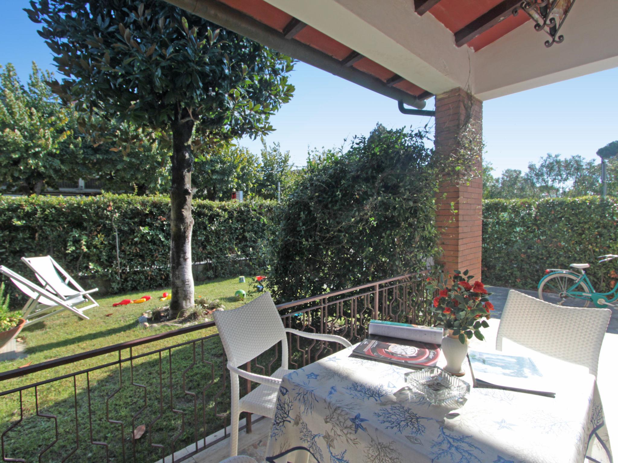 Photo 3 - Maison de 2 chambres à Forte dei Marmi avec jardin et vues à la mer