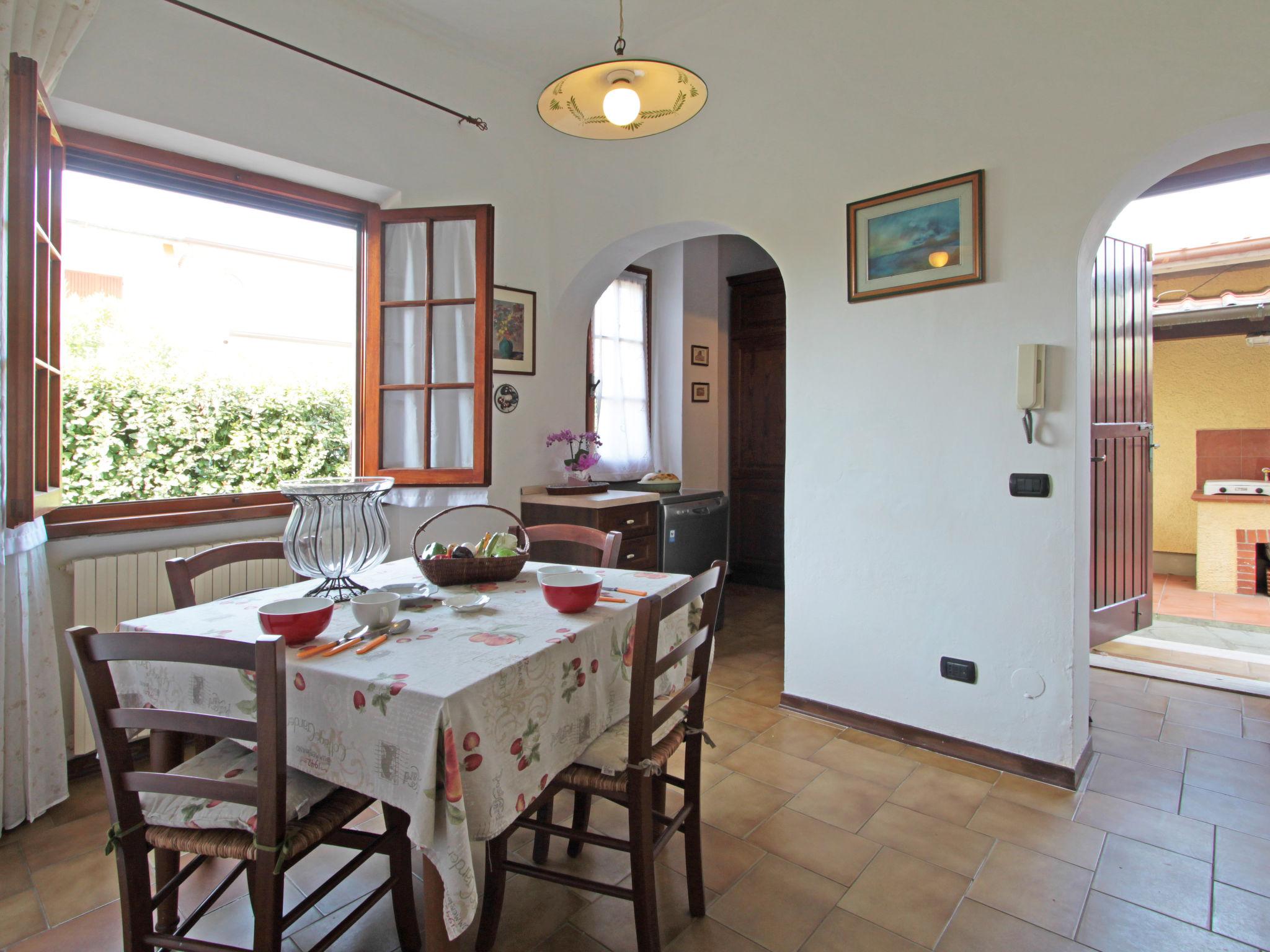 Photo 9 - Maison de 2 chambres à Forte dei Marmi avec jardin et terrasse