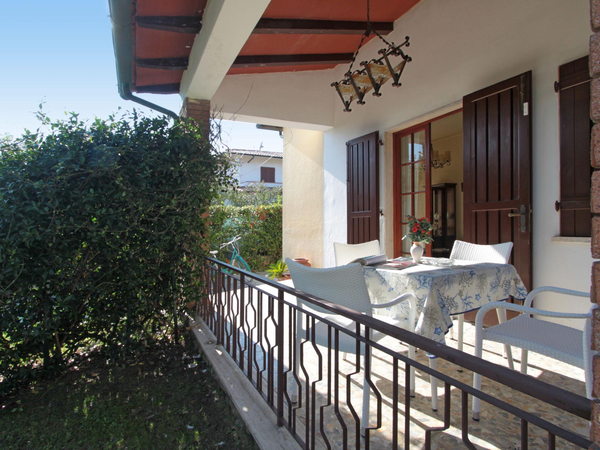 Photo 4 - Maison de 2 chambres à Forte dei Marmi avec jardin et vues à la mer