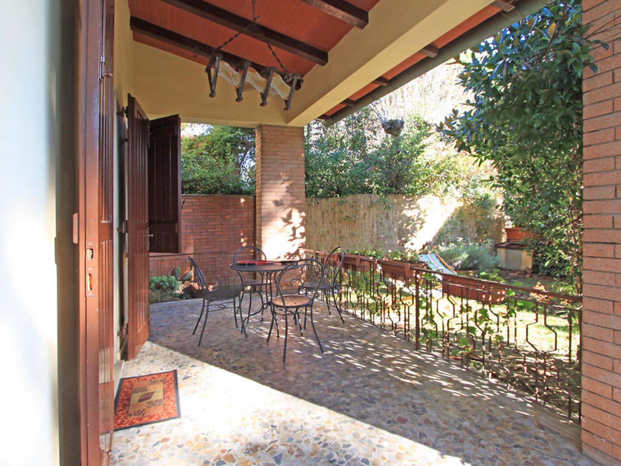 Photo 17 - Maison de 2 chambres à Forte dei Marmi avec jardin et terrasse