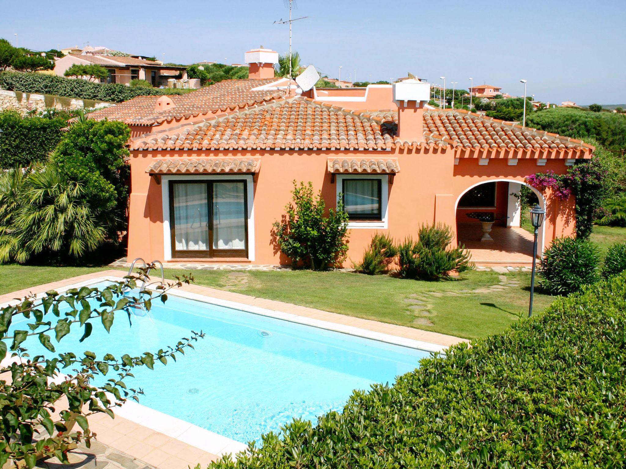 Photo 1 - Maison de 2 chambres à Stintino avec piscine et jardin