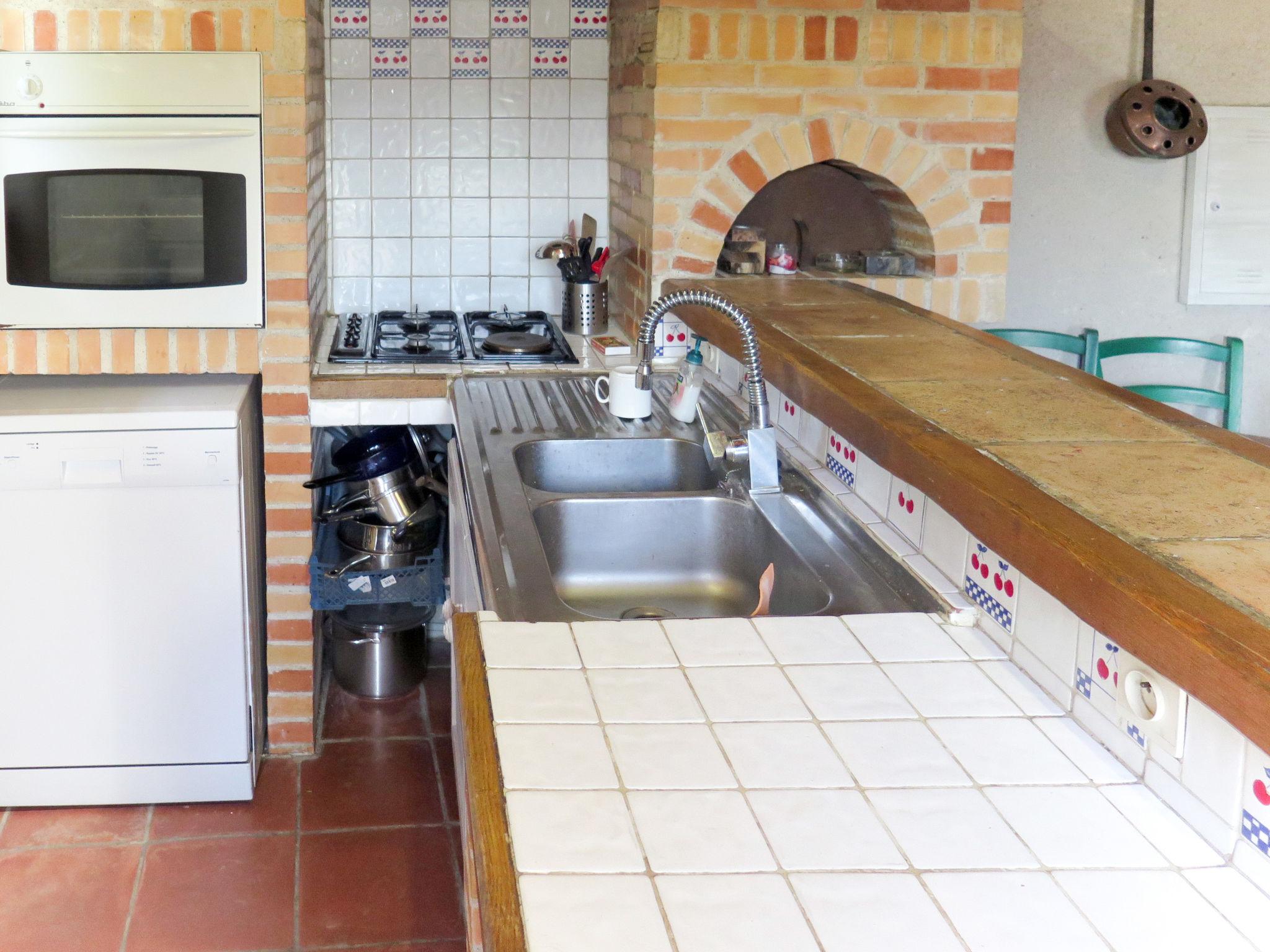 Photo 8 - 3 bedroom House in L'Honor-de-Cos with private pool and garden