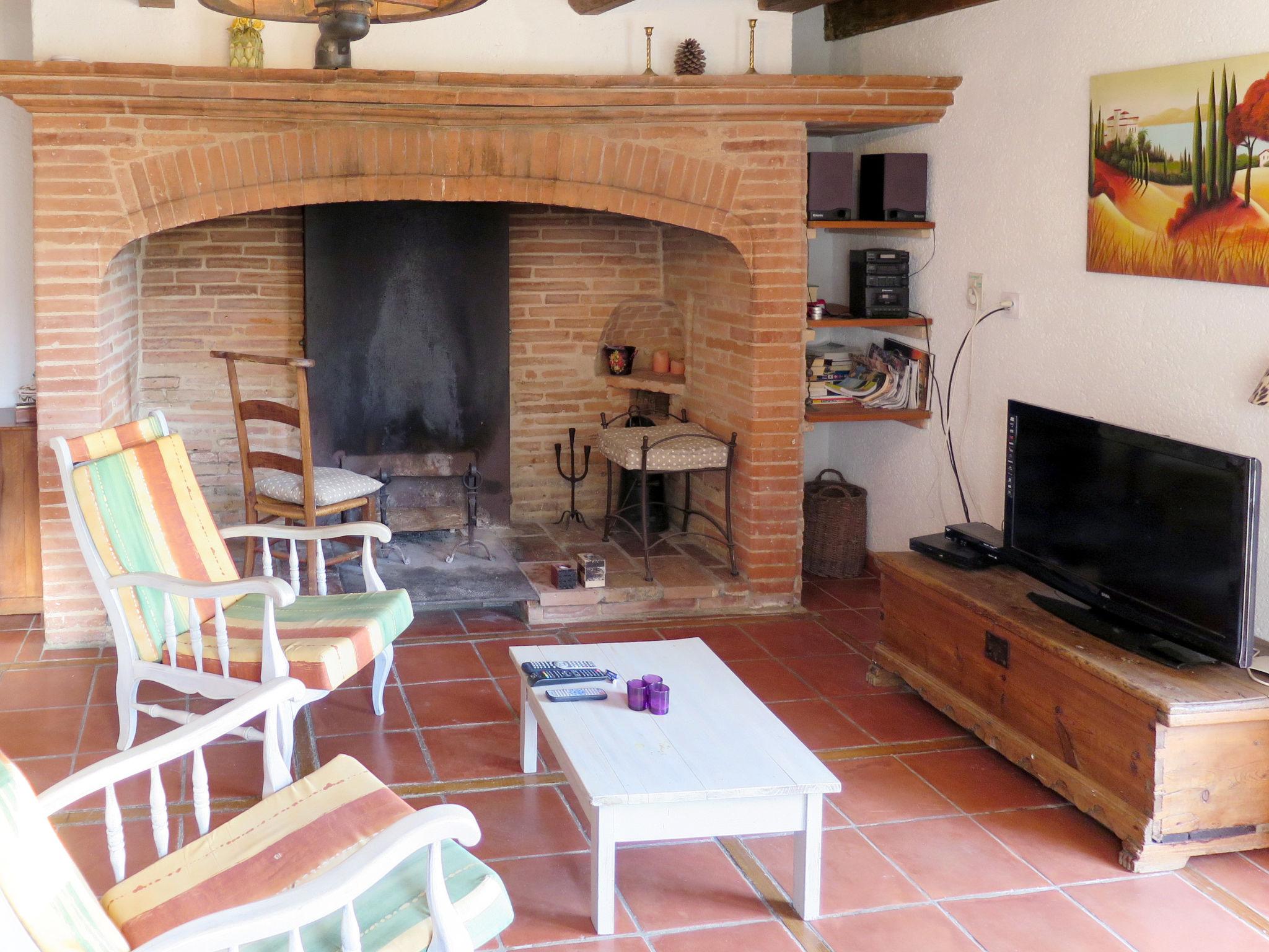 Photo 7 - 3 bedroom House in L'Honor-de-Cos with private pool and terrace