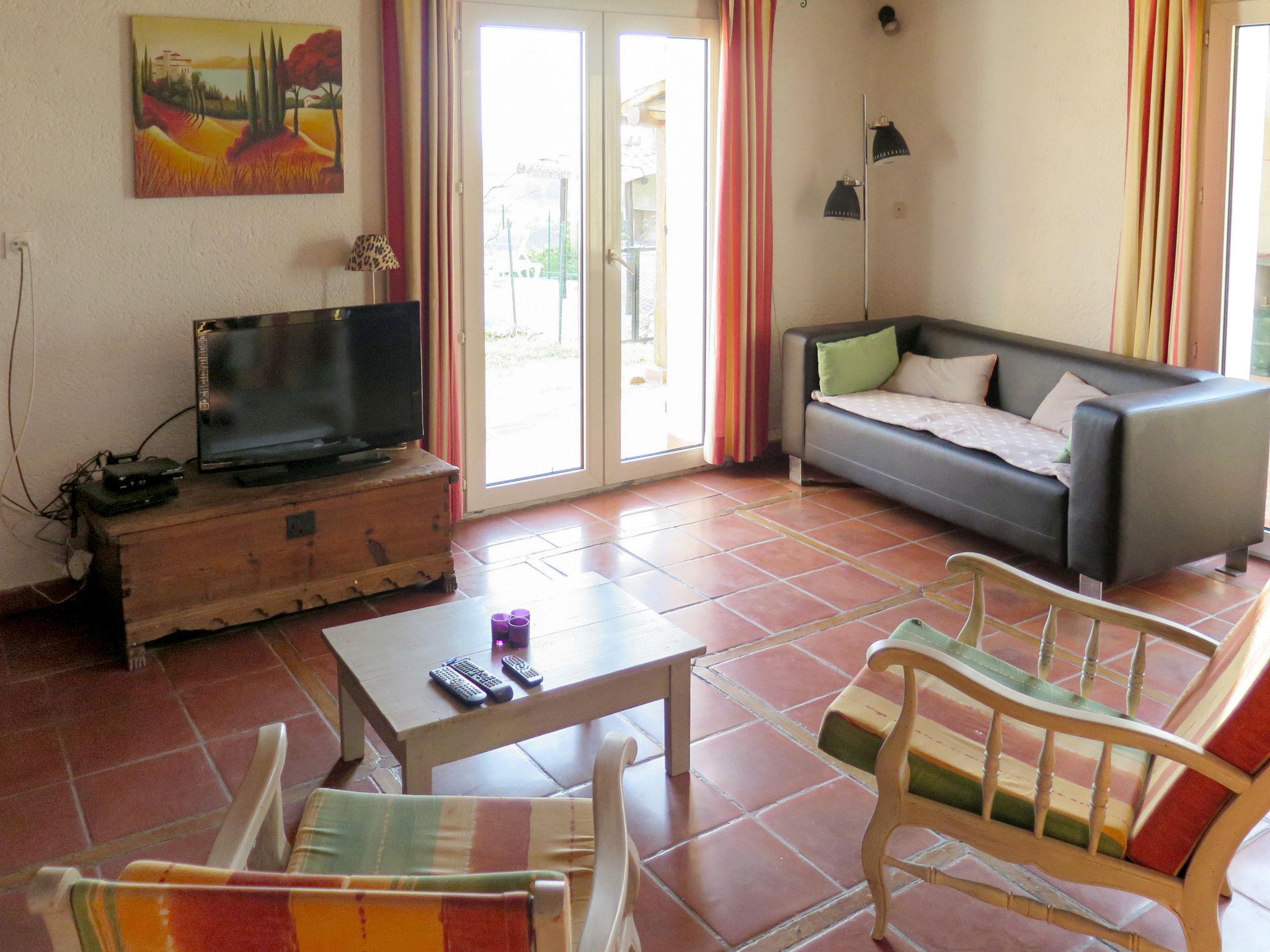 Photo 3 - 3 bedroom House in L'Honor-de-Cos with private pool and terrace