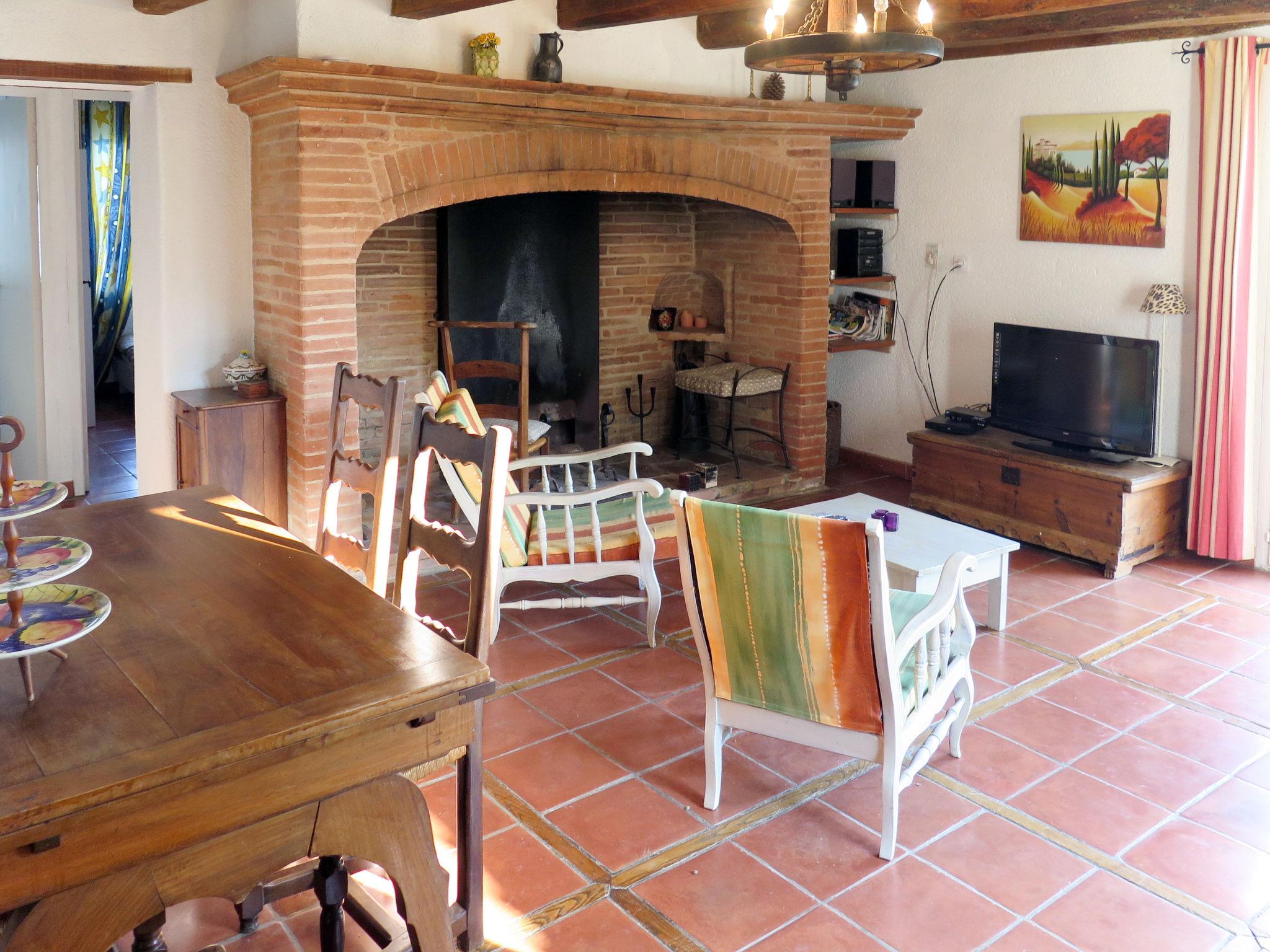 Photo 6 - 3 bedroom House in L'Honor-de-Cos with private pool and garden