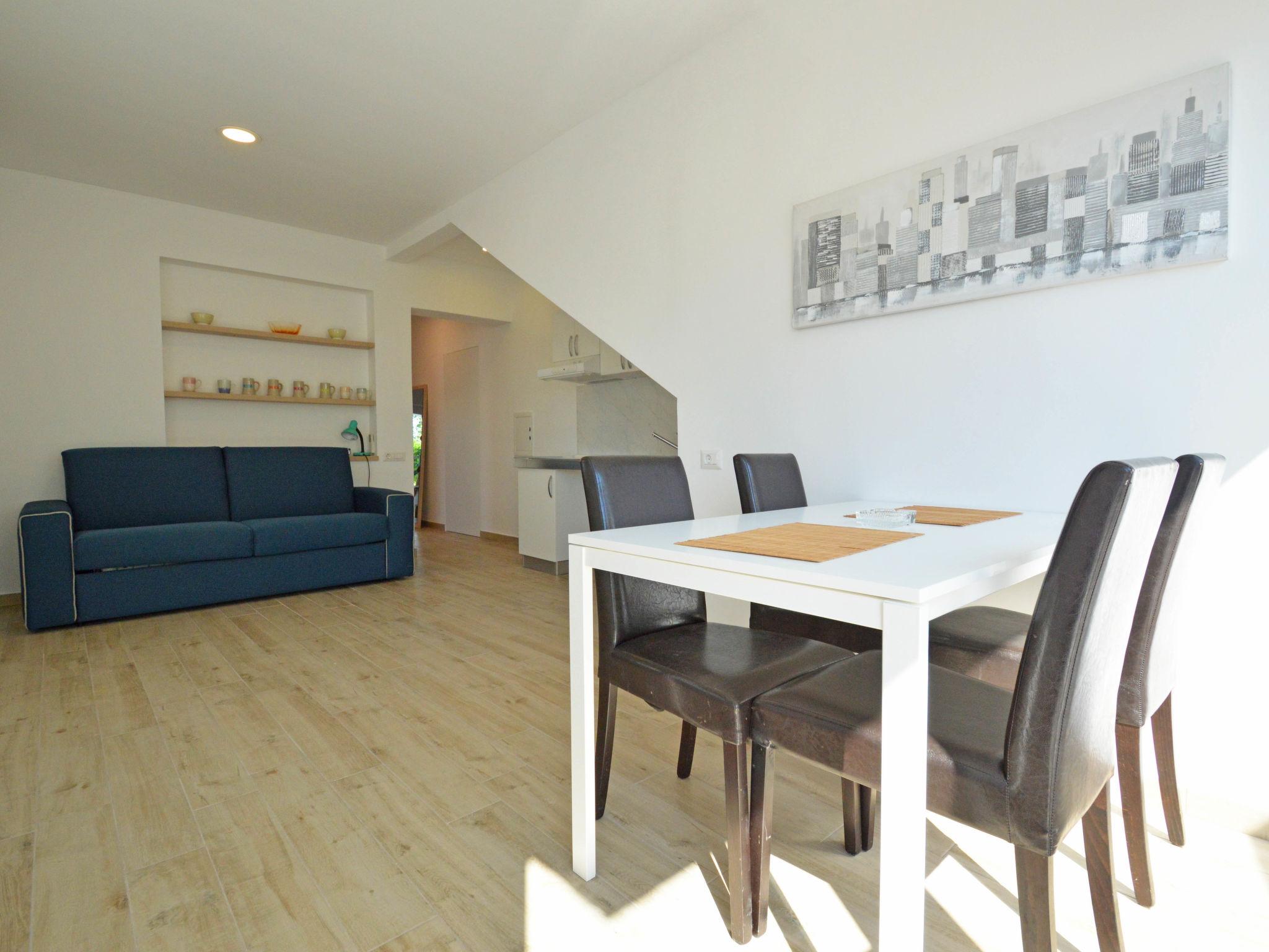 Foto 6 - Apartamento de 1 habitación en Umag con jardín y vistas al mar