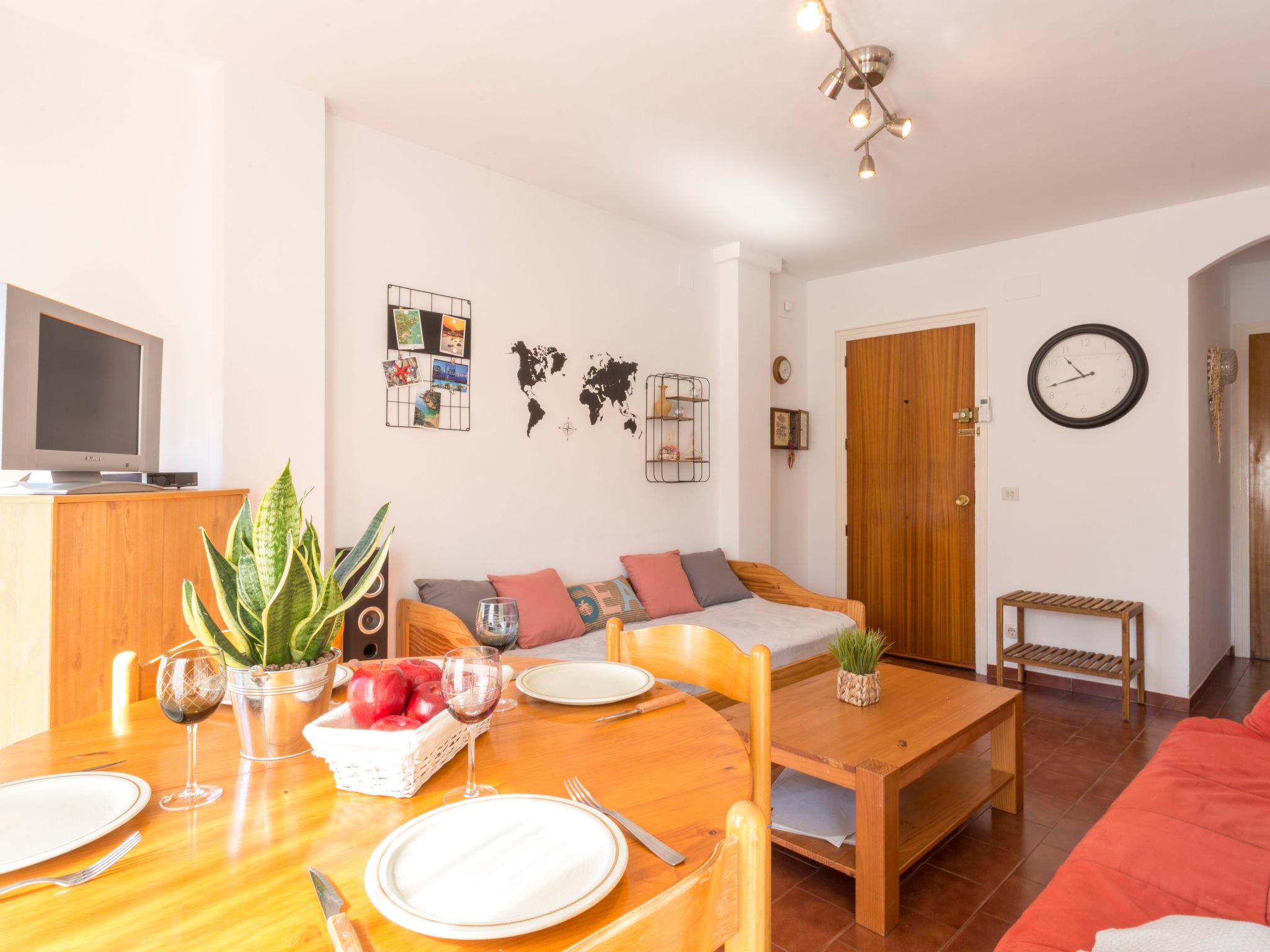 Foto 3 - Apartamento de 1 quarto em Castelló d'Empúries com terraço e vistas do mar