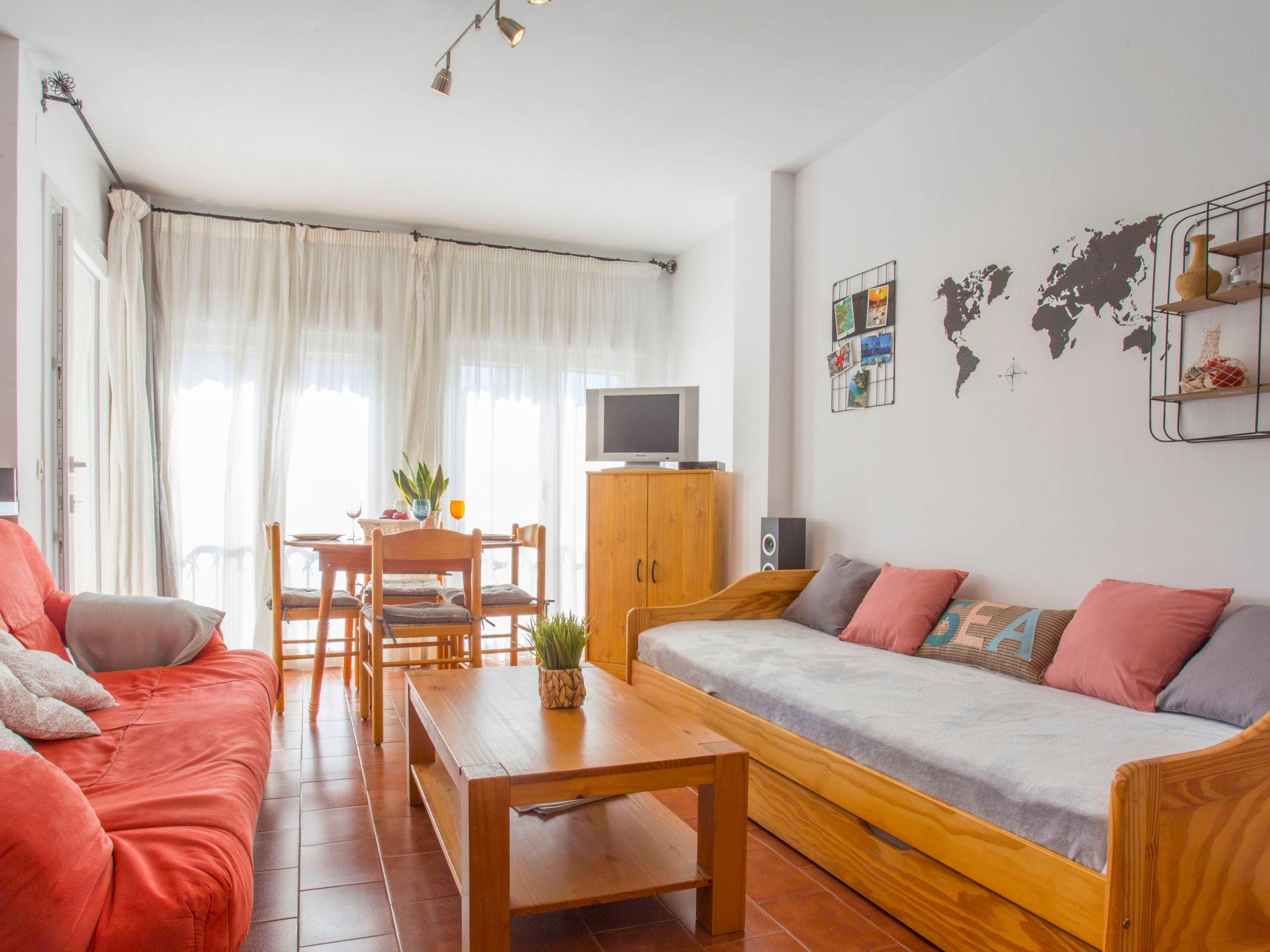 Foto 2 - Appartamento con 1 camera da letto a Castelló d'Empúries con terrazza e vista mare