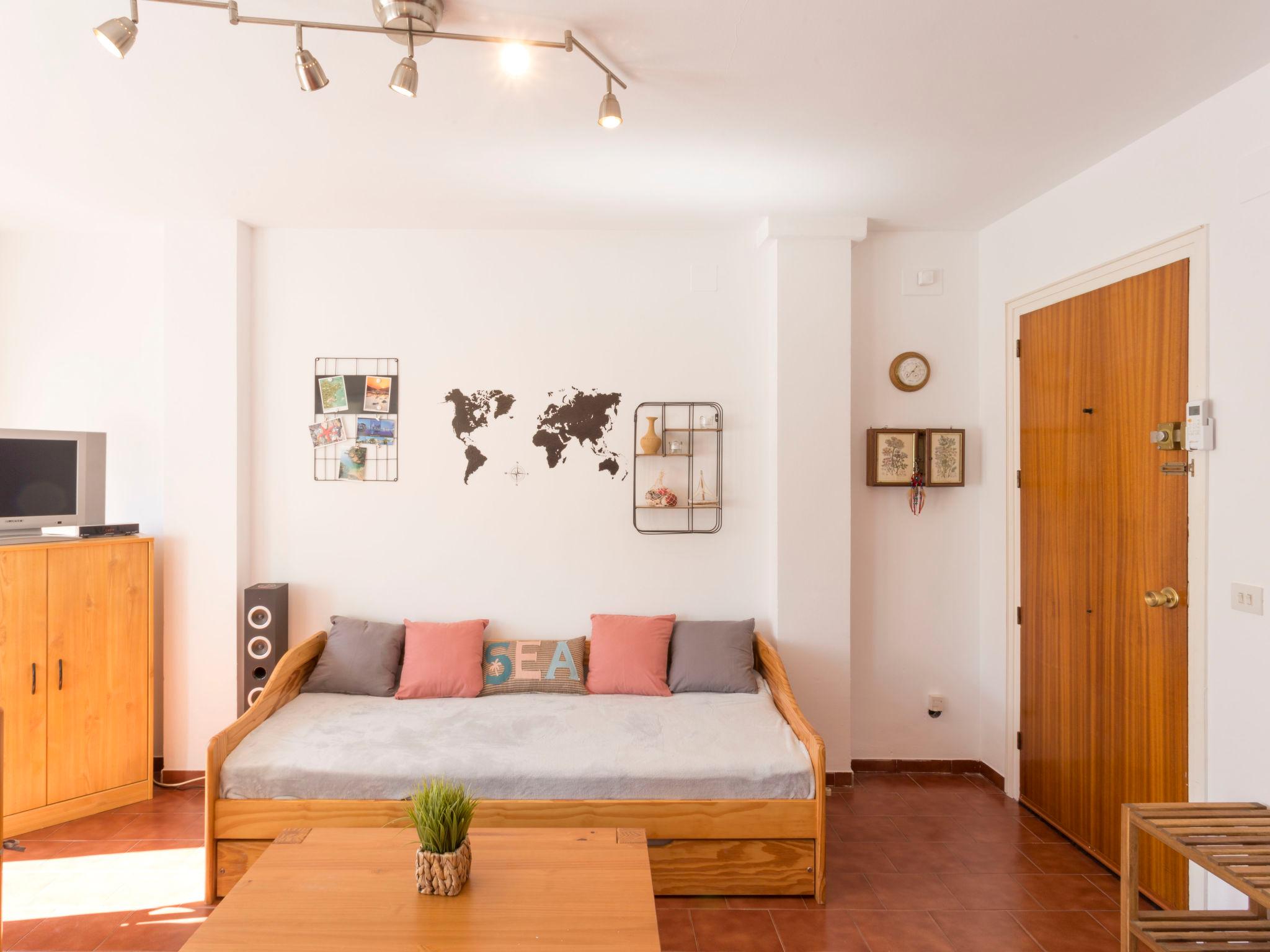 Foto 8 - Apartamento de 1 habitación en Castelló d'Empúries con terraza y vistas al mar