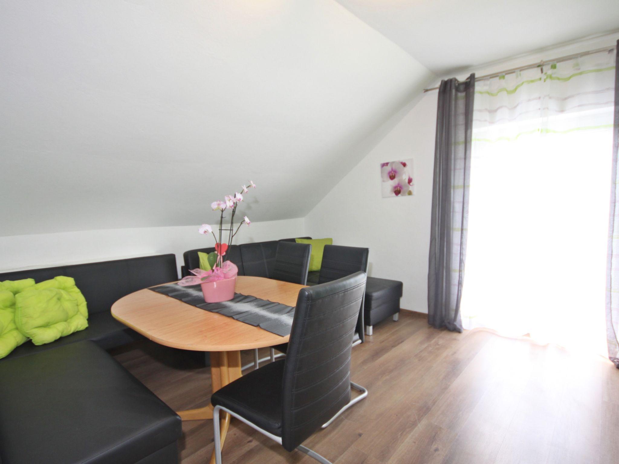 Foto 4 - Apartamento de 3 habitaciones en Velden am Wörther See con jardín