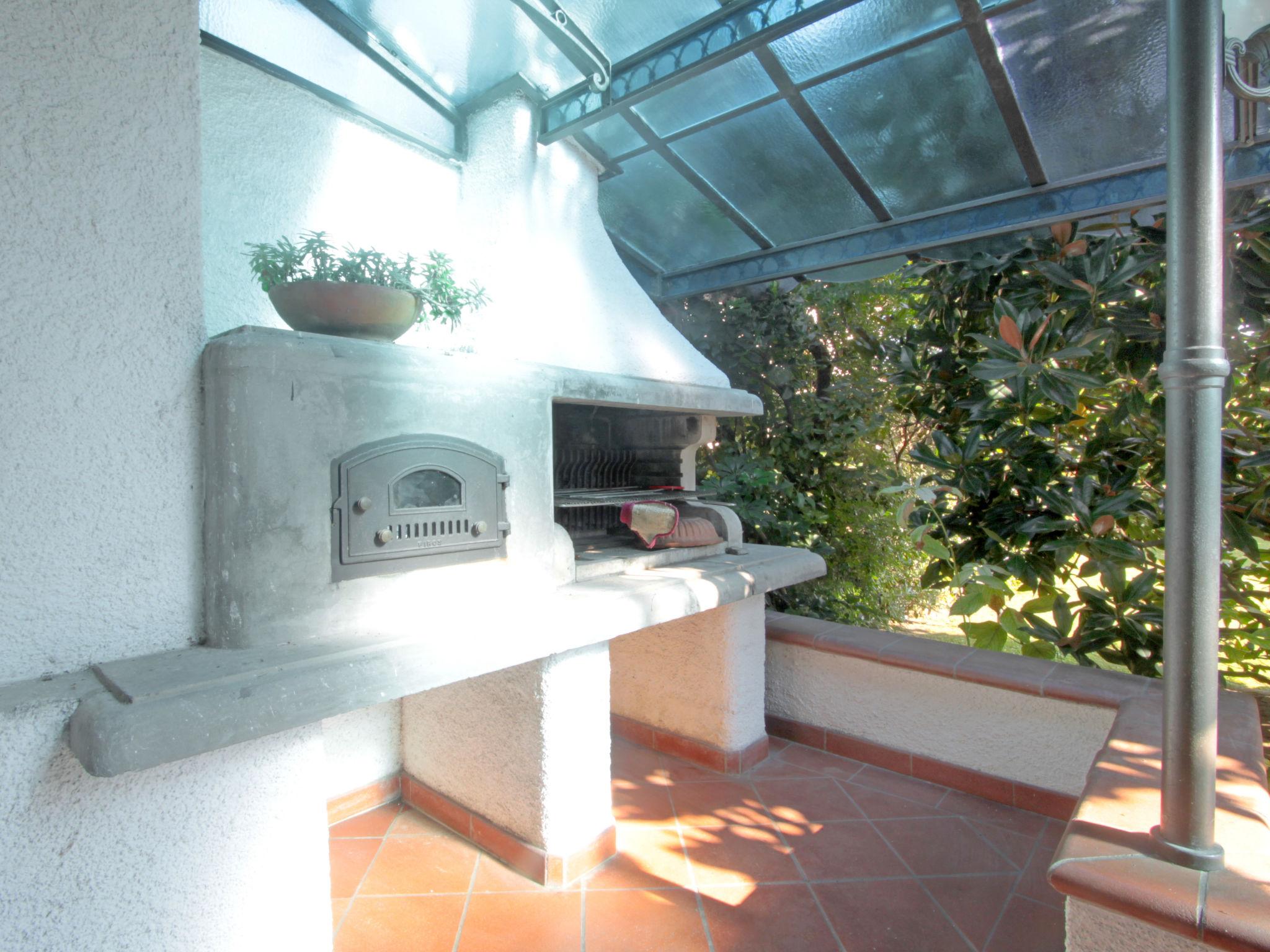 Photo 28 - 5 bedroom House in Forte dei Marmi with garden and sea view