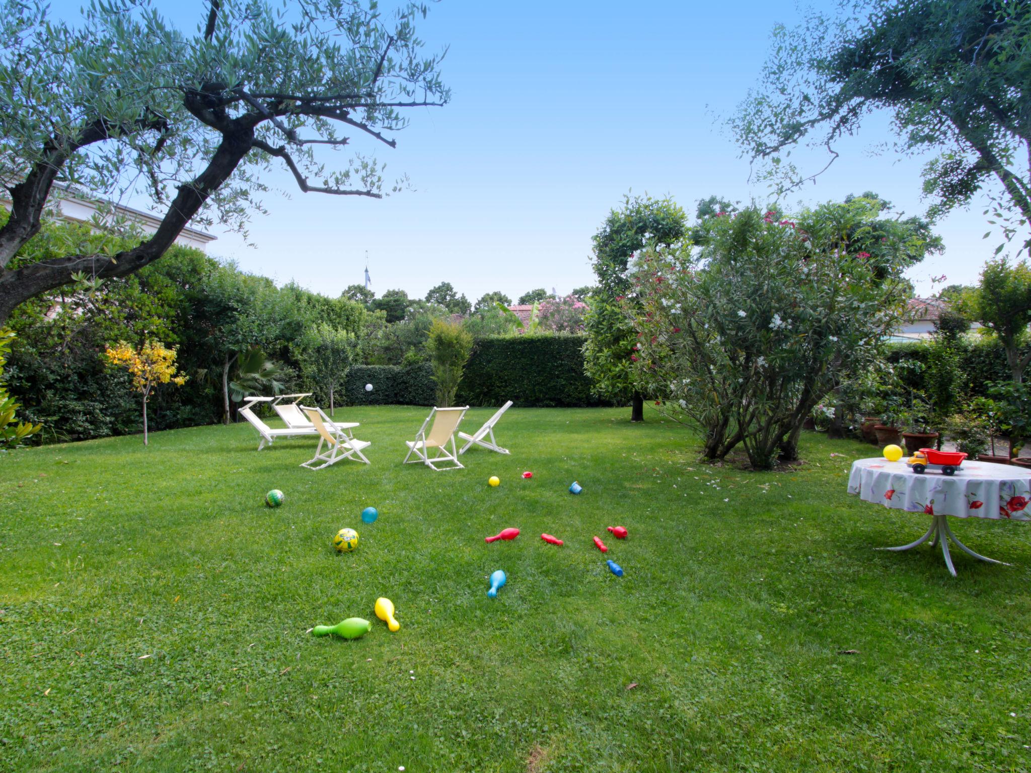 Photo 29 - Maison de 5 chambres à Forte dei Marmi avec jardin et vues à la mer