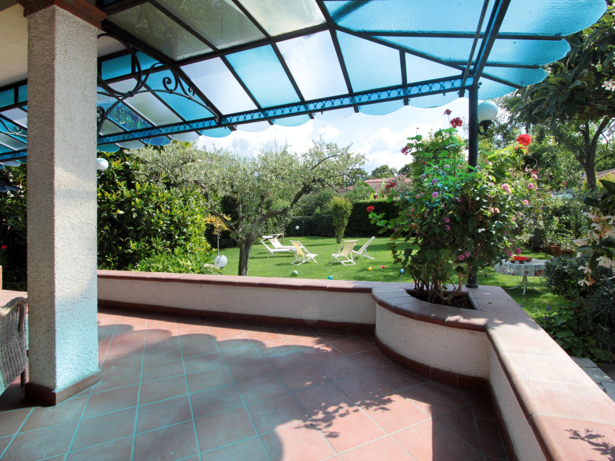 Photo 24 - 5 bedroom House in Forte dei Marmi with garden and sea view