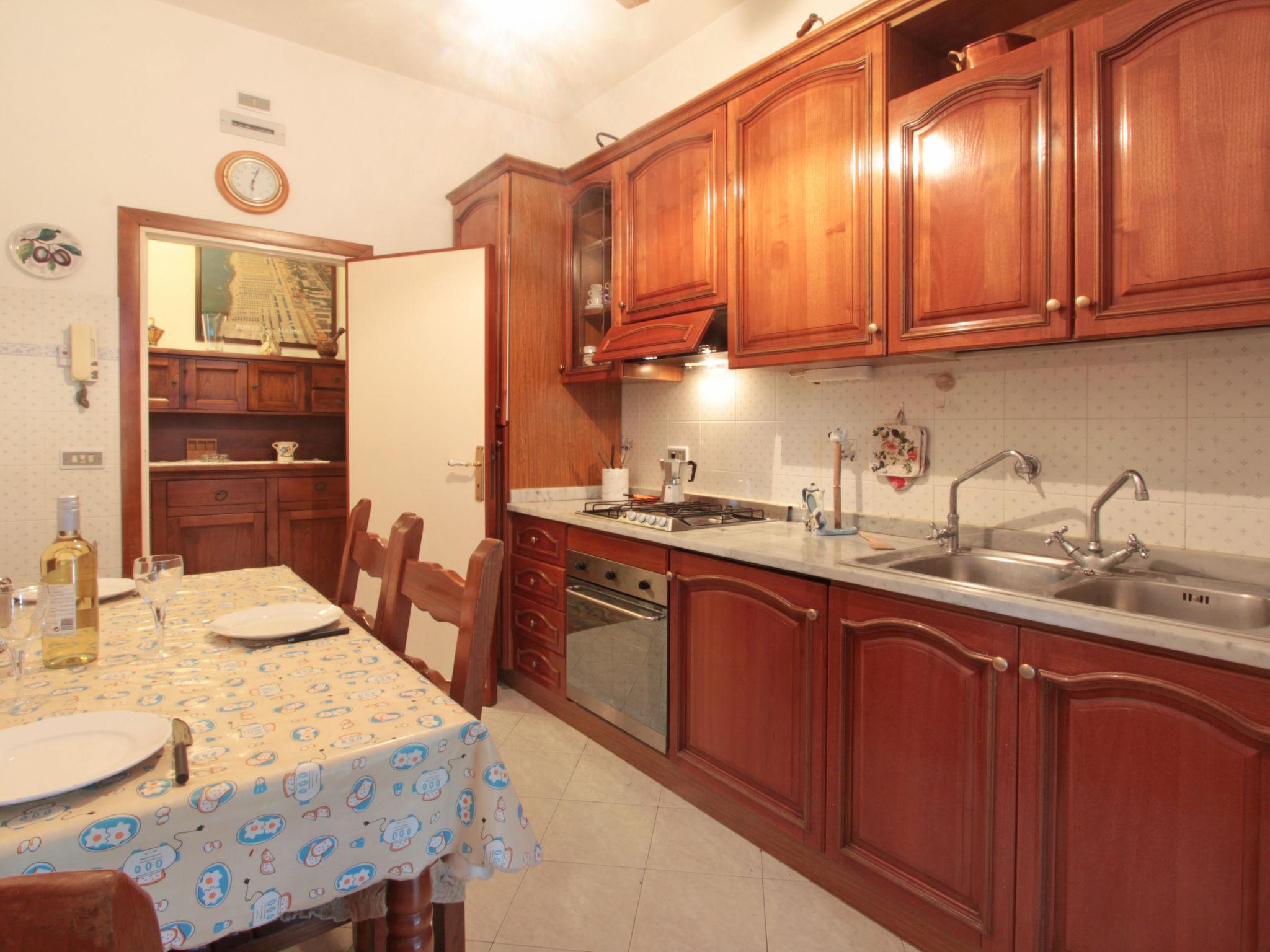 Photo 10 - 5 bedroom House in Forte dei Marmi with garden and sea view