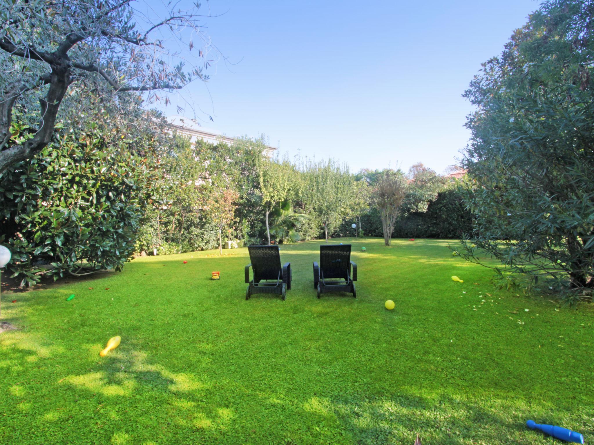 Photo 5 - 5 bedroom House in Forte dei Marmi with garden and sea view
