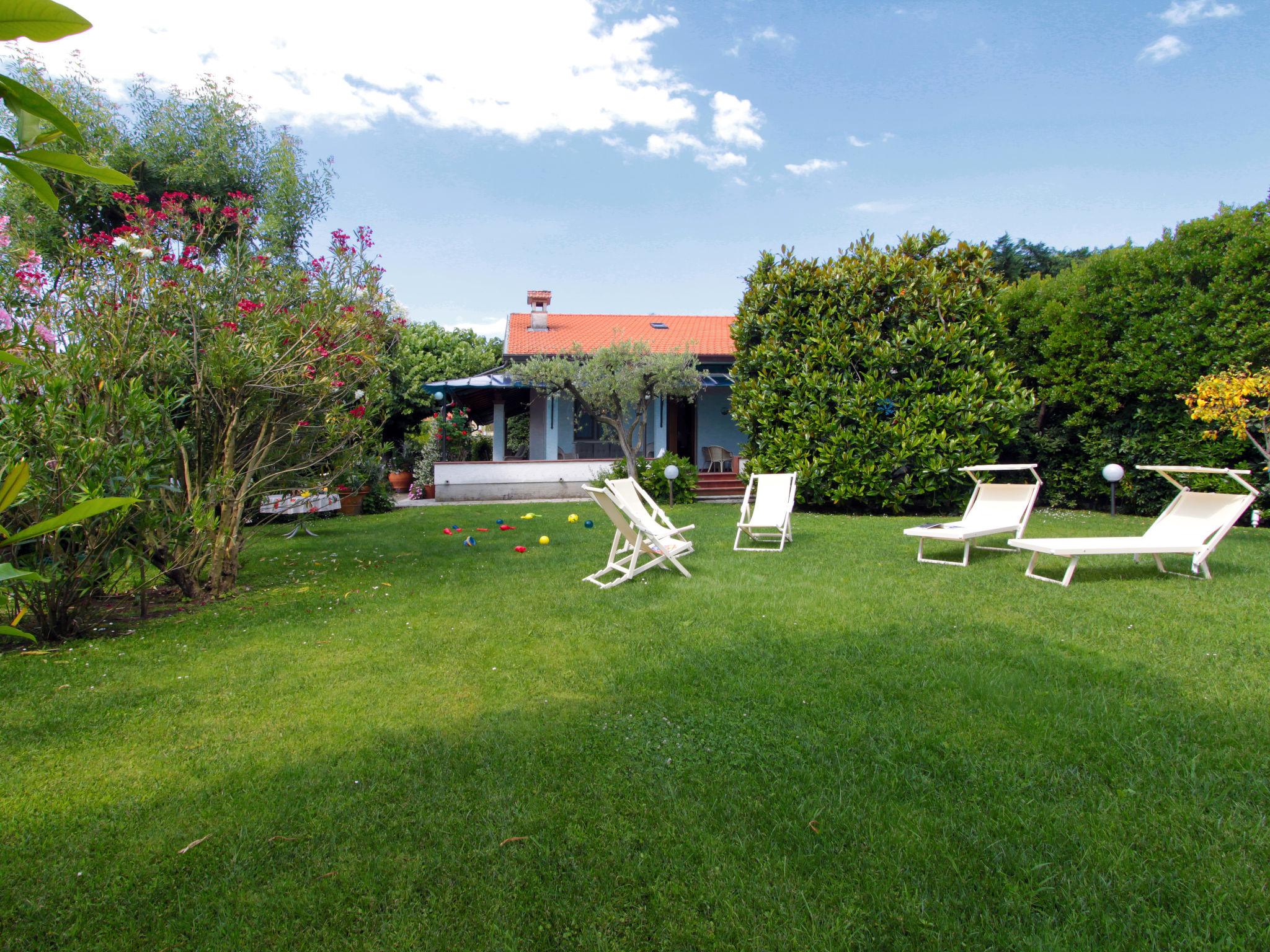 Foto 2 - Casa con 5 camere da letto a Forte dei Marmi con giardino e vista mare