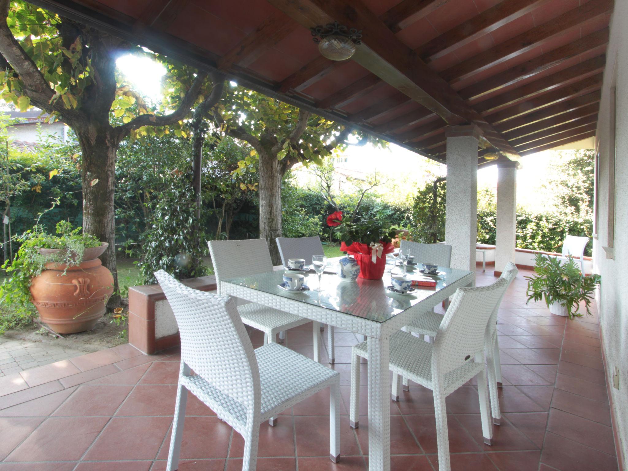 Photo 3 - Maison de 5 chambres à Forte dei Marmi avec jardin et vues à la mer