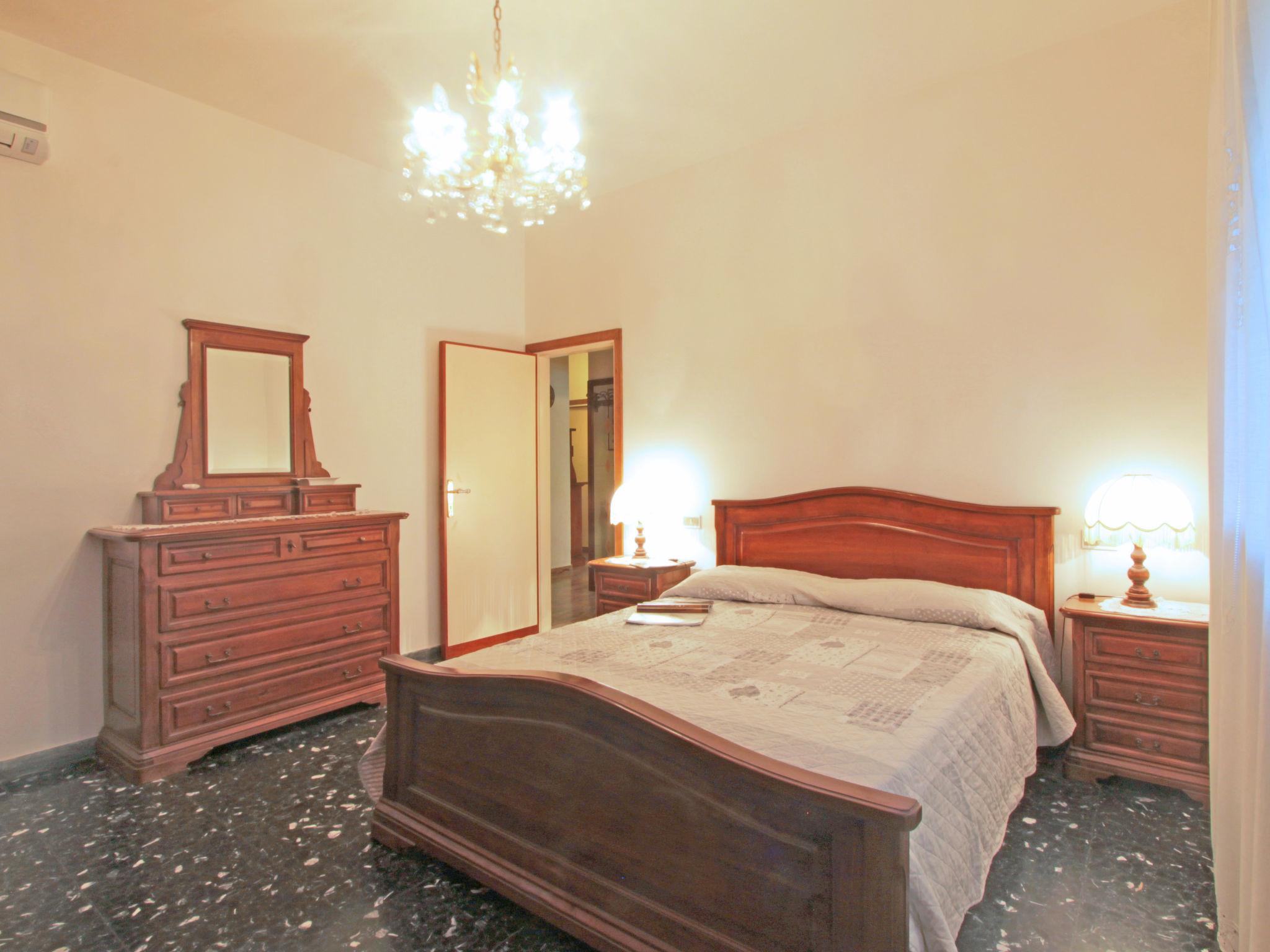 Photo 14 - 5 bedroom House in Forte dei Marmi with garden and hot tub