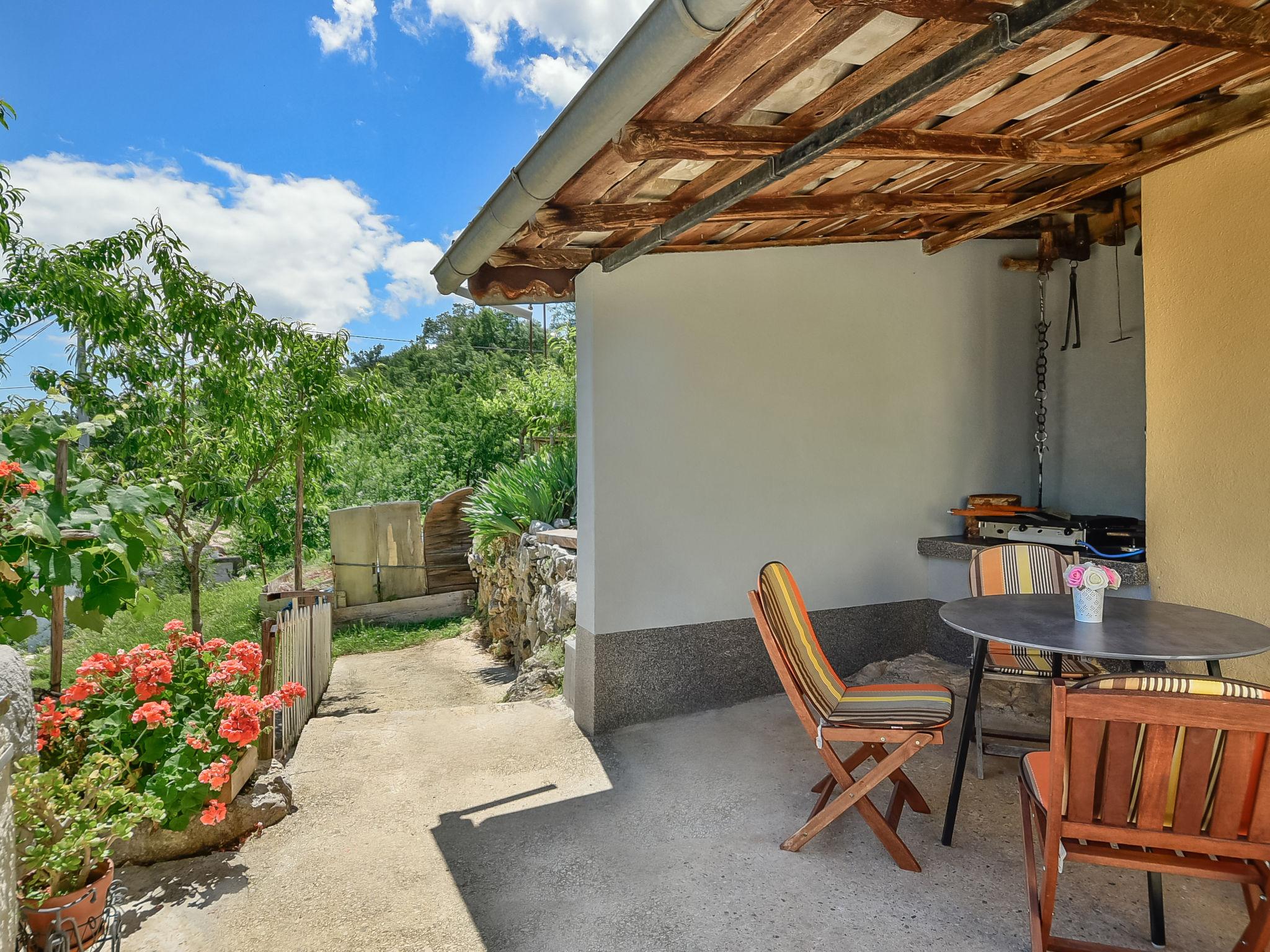 Photo 13 - Appartement de 1 chambre à Lovran avec jardin et terrasse