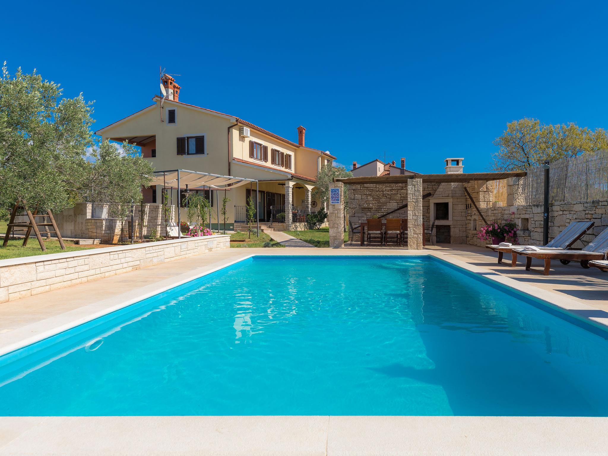 Photo 2 - Maison de 4 chambres à Vodnjan avec piscine privée et jardin