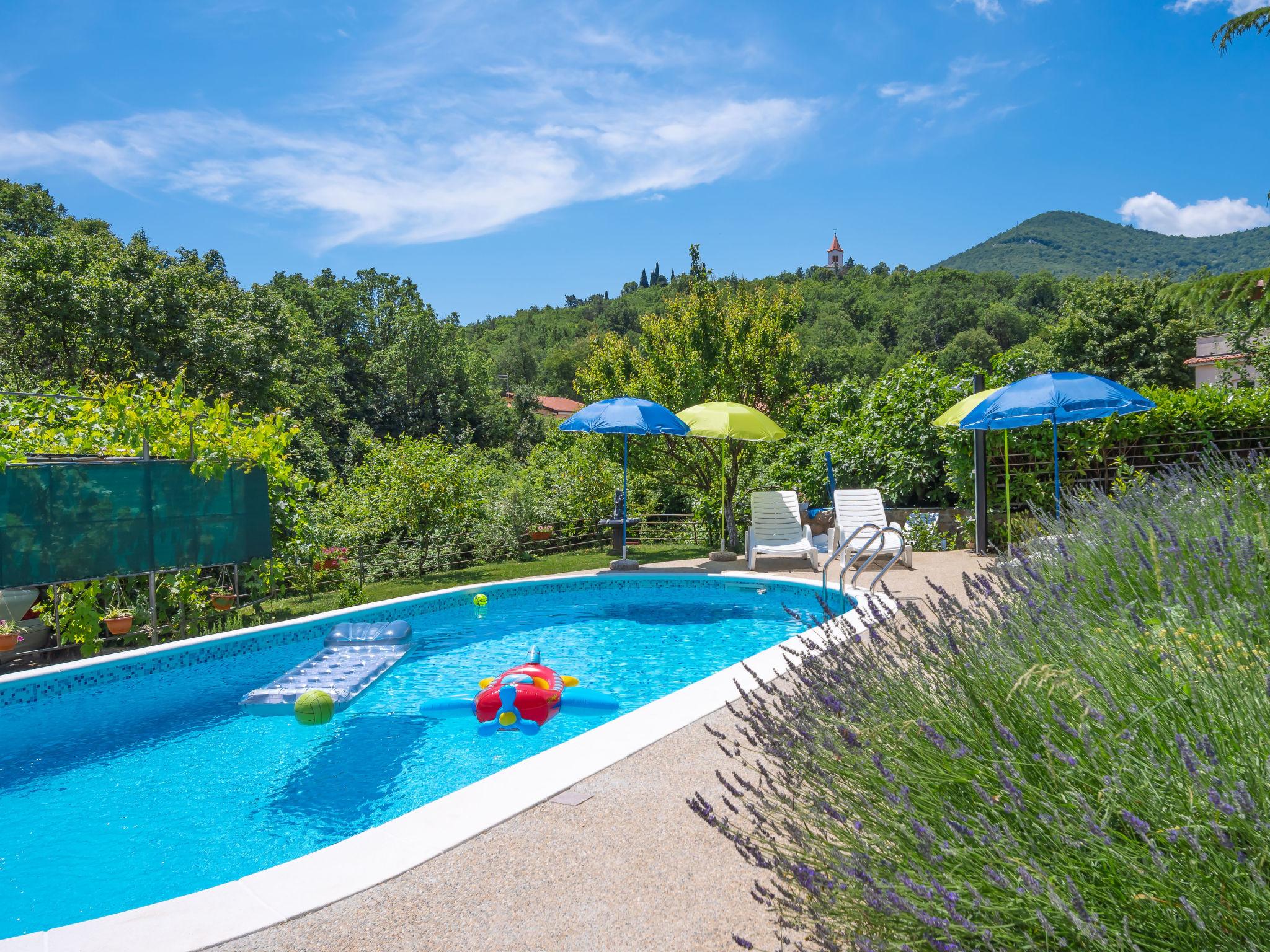 Foto 2 - Casa de 4 quartos em Matulji com piscina privada e jardim