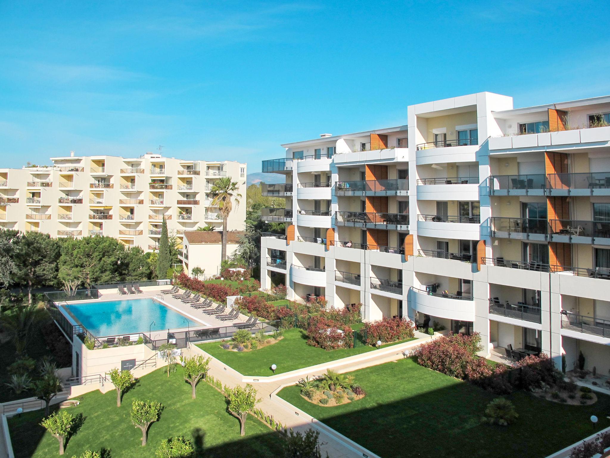 Foto 1 - Apartamento de 1 quarto em Cagnes-sur-Mer com piscina e vistas do mar