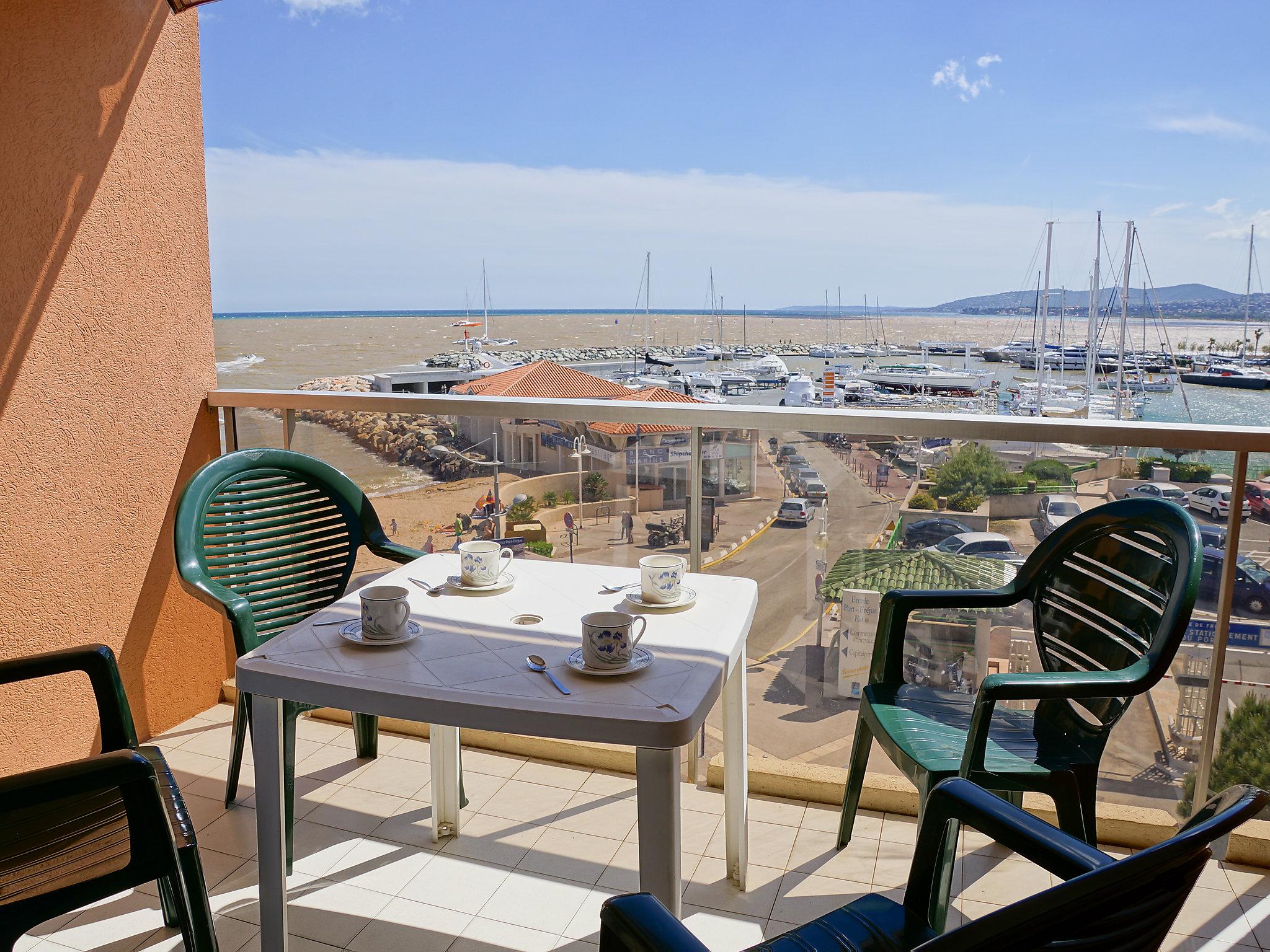 Photo 2 - 1 bedroom Apartment in Fréjus with terrace and sea view