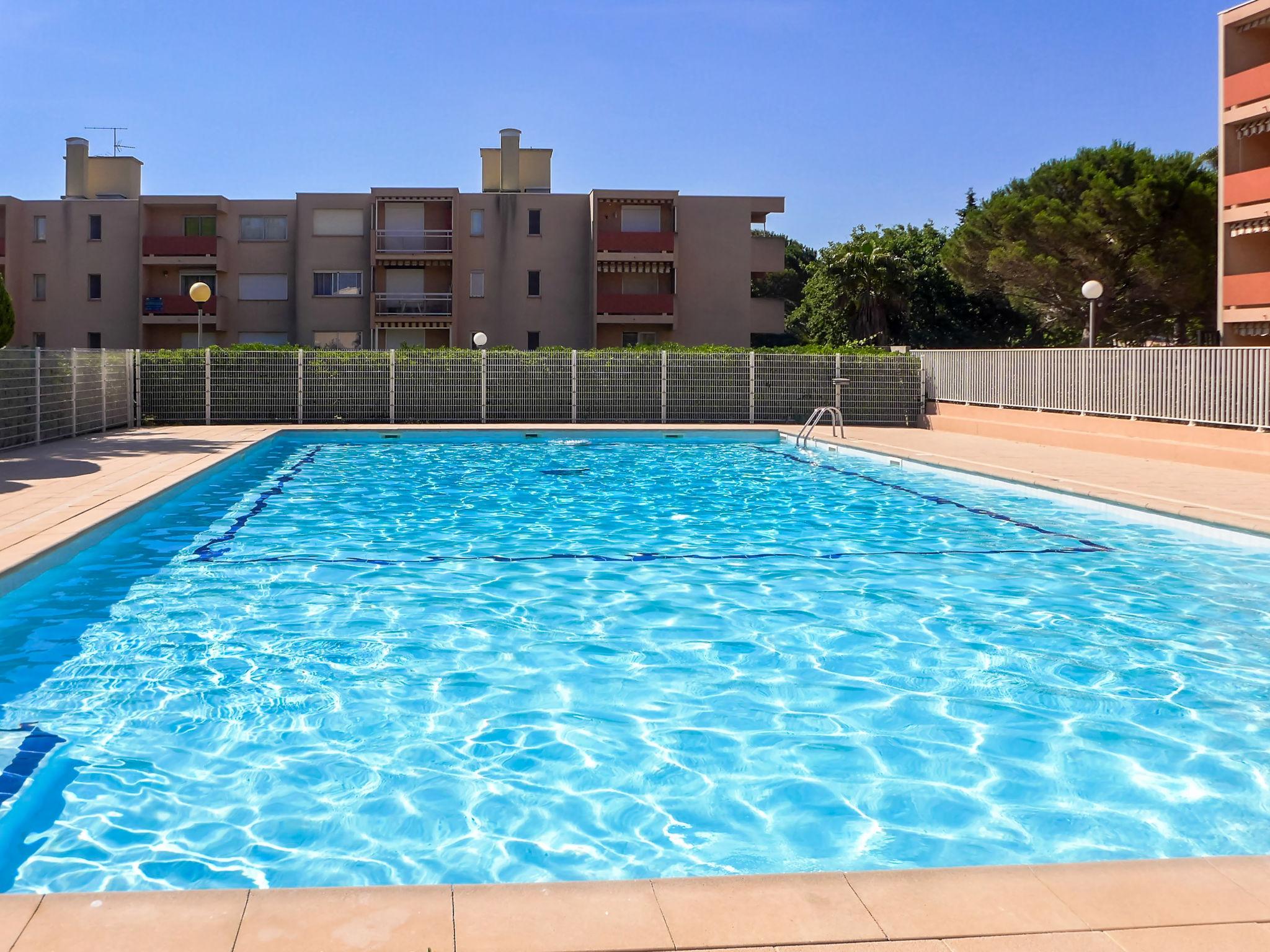 Foto 5 - Apartamento en Bormes-les-Mimosas con piscina y vistas al mar