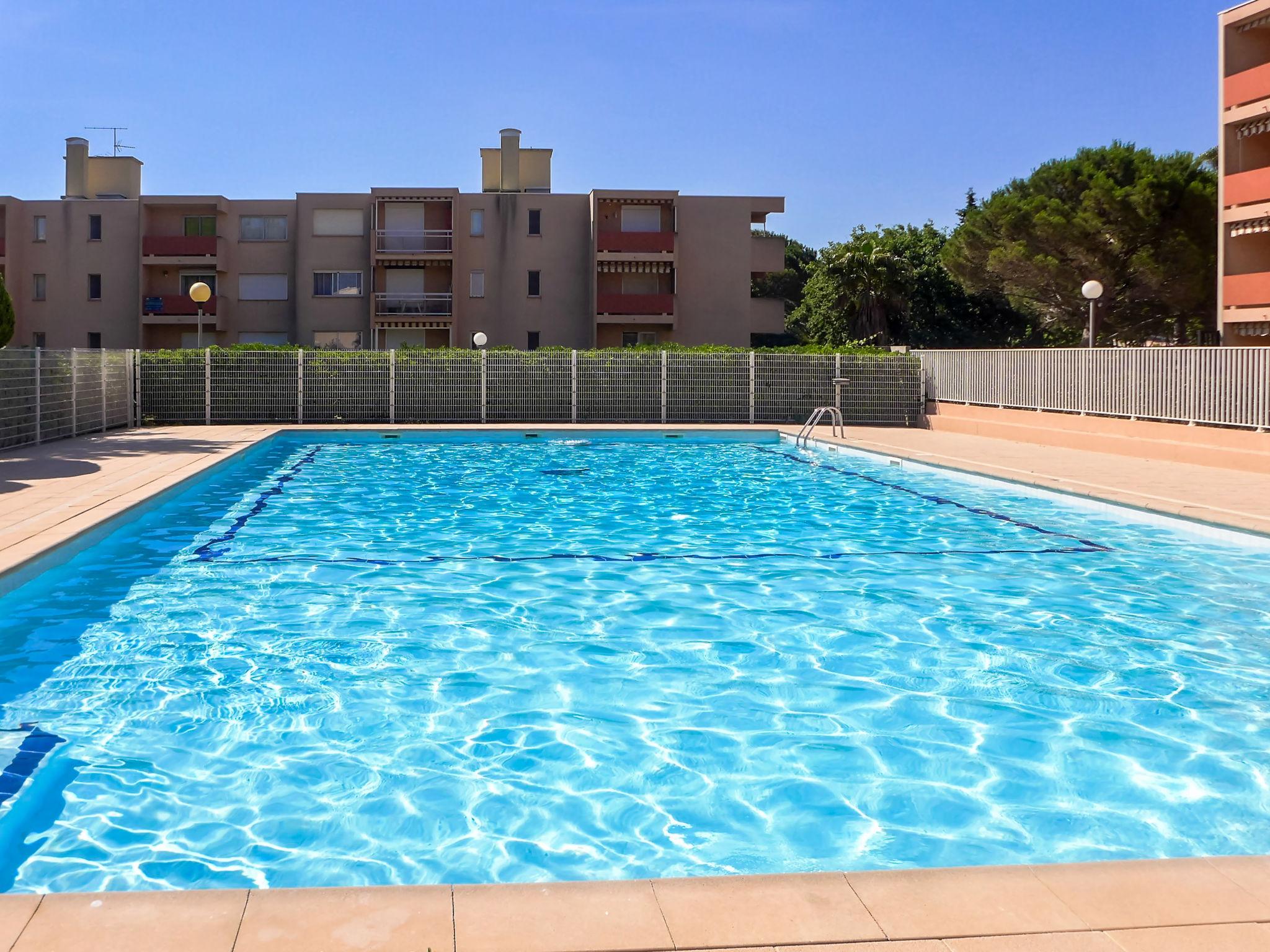 Foto 5 - Apartment in Bormes-les-Mimosas mit schwimmbad und garten