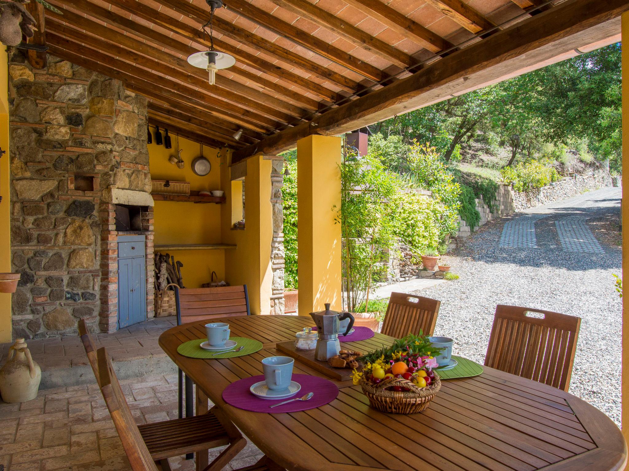 Photo 2 - Maison de 3 chambres à Riparbella avec jardin et terrasse