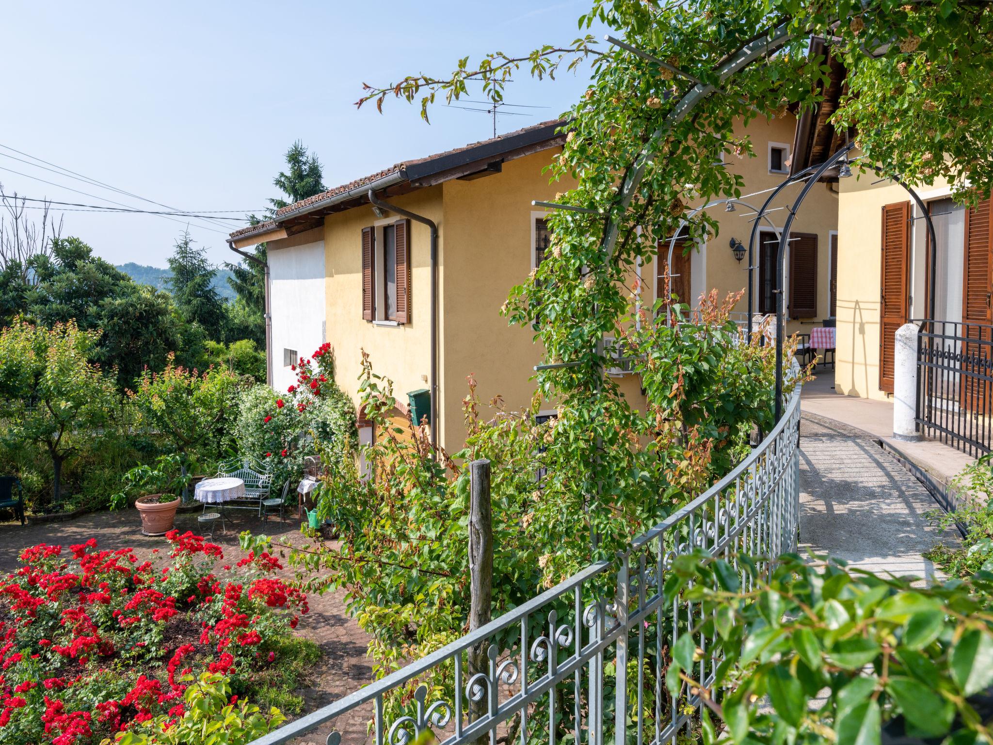 Foto 2 - Apartamento de 2 habitaciones en Cortiglione con jardín y terraza