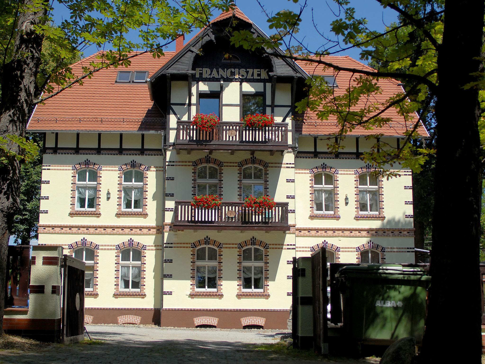 Foto 1 - Apartamento en Szczawno-Zdrój con jardín y vistas a la montaña